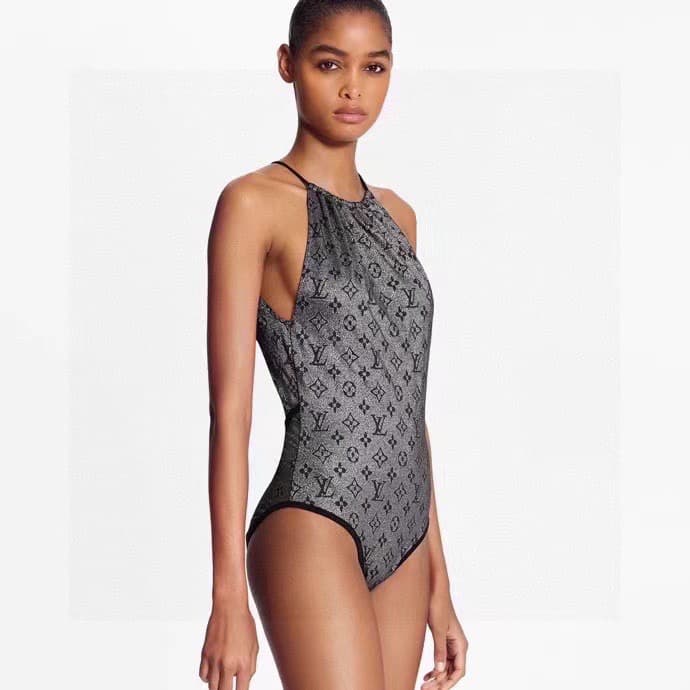 C24873 Lv swimsuit Lv😍🥰 – a swimsuit suitable for various scenarios 🏊♀️. It can be used at the beach, swimming pools, hot springs, water parks, and for rafting activities 😌. It can also be worn with inner layers. The one-piece design covers the body and — image 1