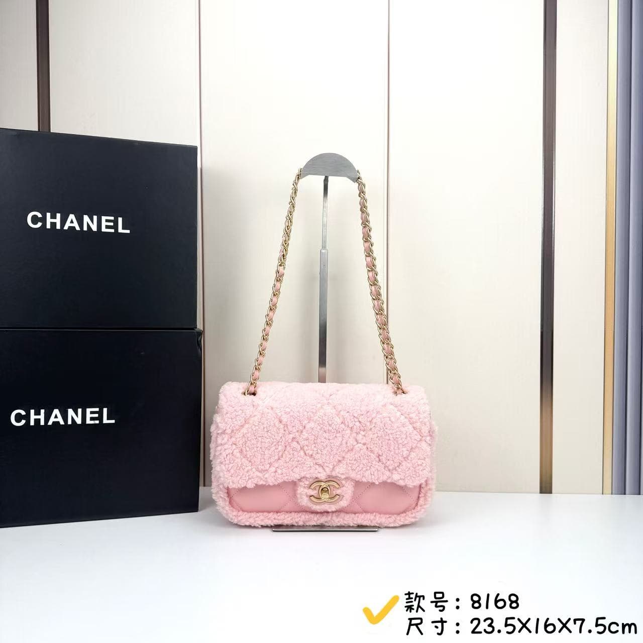 C788 🌸 Chanel lamb fur teddy bear 🧸 lip pack — image 1