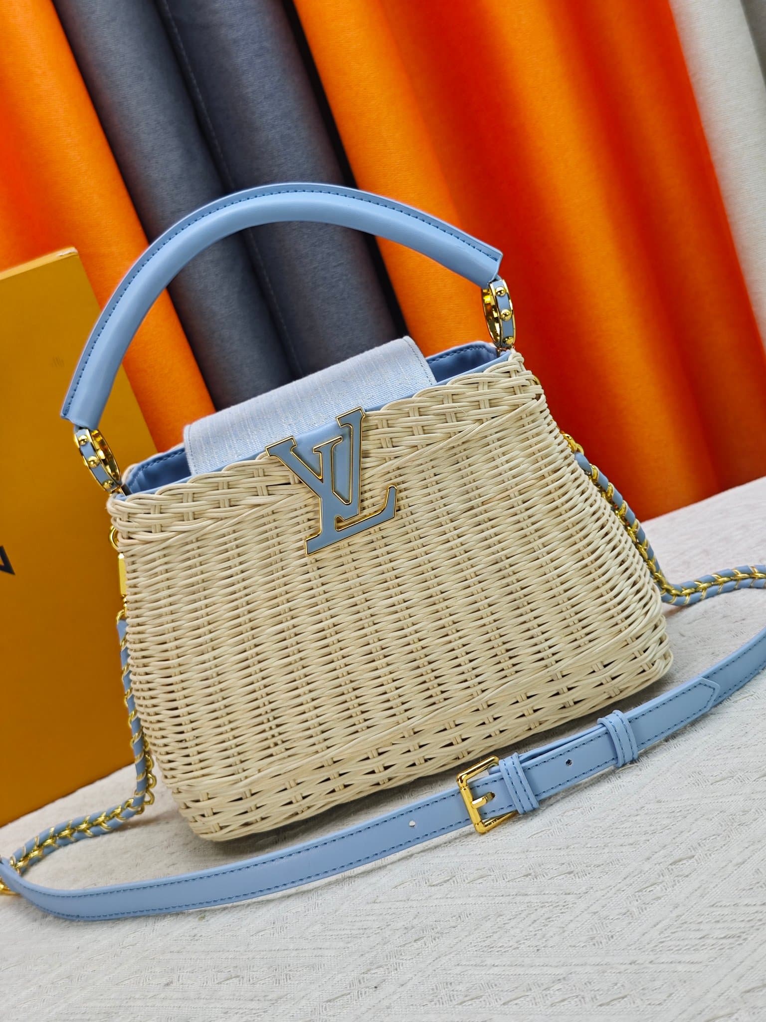 C5217 💰【Top-quality original products from Guangzhou】M28549 M28548 – blue and pink colors. This Capucines BB handbag belongs to the Rattan collection. It features a flap closure and a Louis Vuitton Monogram pattern, creating a unique design for this seaso — image 1