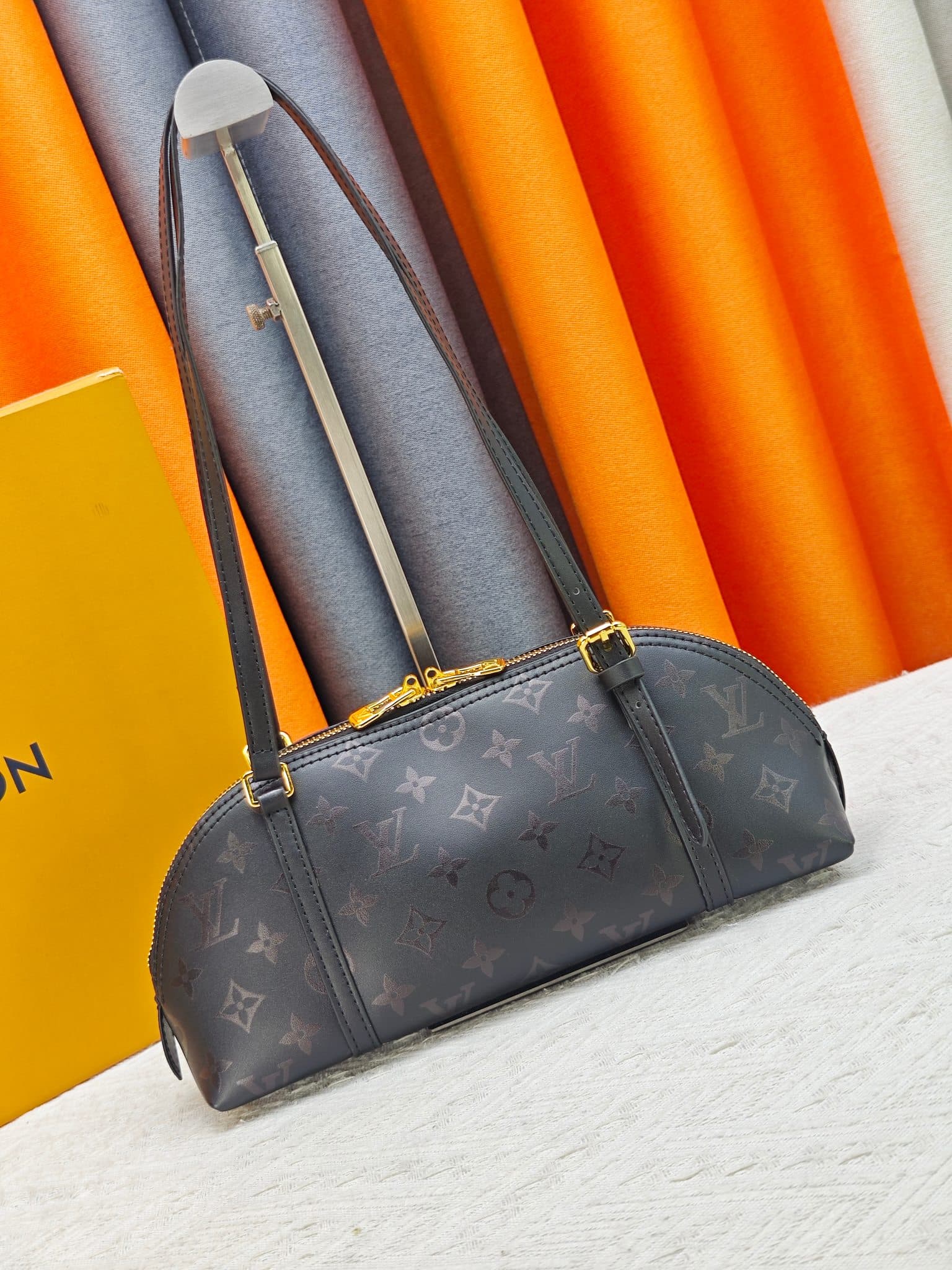 C5038 M3A167 M28953 Retro LV 2026 Spring/Summer | A modern feast that transcends time and space — image 1