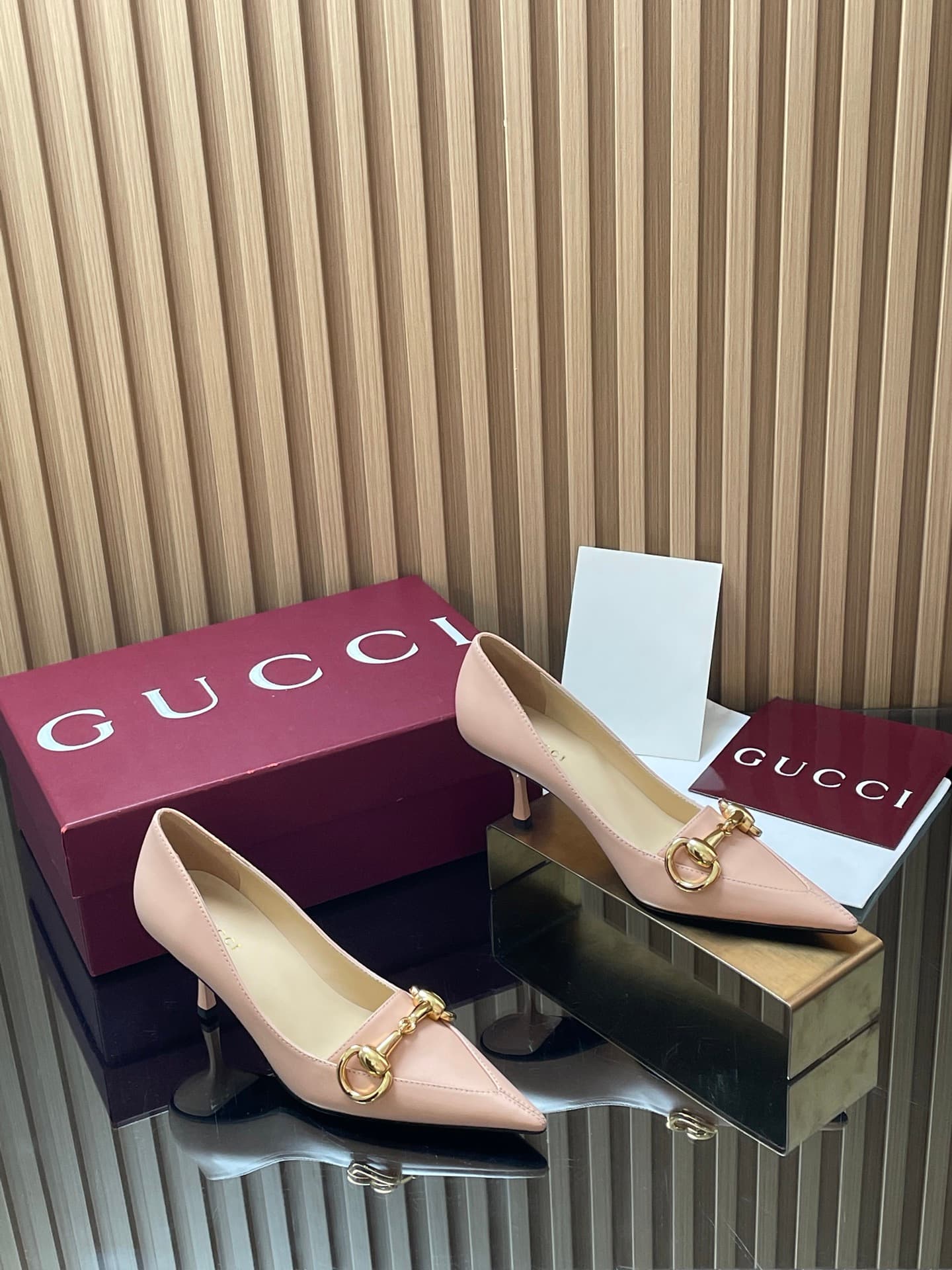 D6882 GuCC High-End Collection 2026 Spring/Summer Boulevard Early Autumn Series’ first model, new design 🆕 High heels, large size with horse buckle fastenings, low heel shoes, stylish high-heel fashion shoes with pointed toe 🔥 Authentic original quality! — image 1