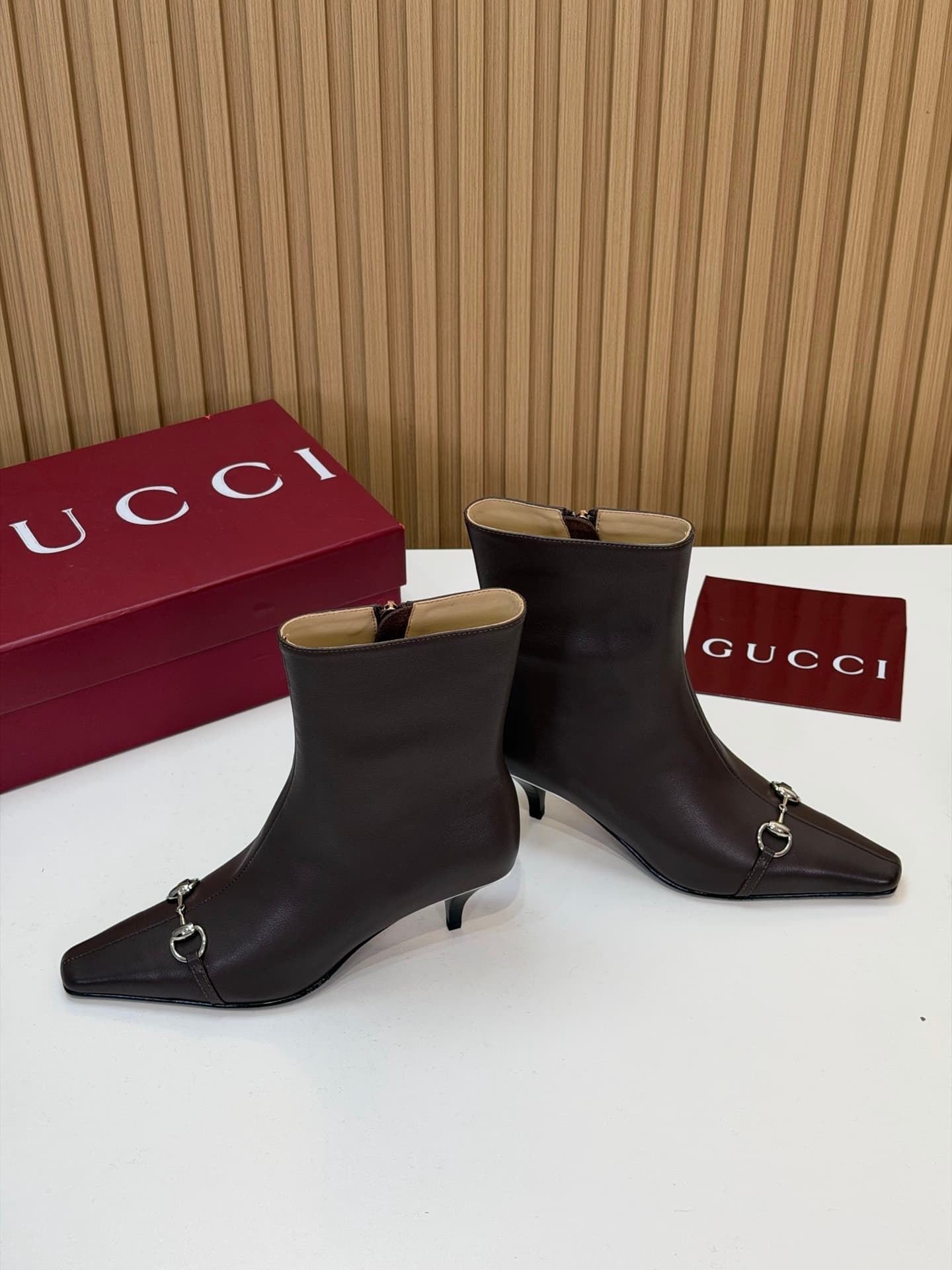D6869 2026 early autumn 🆕 GUCCI high-end boutique Vittoria series short boots – new autumn/winter products 🆕 Gucci small square-toe ankle boots 😍 Horsehair fastenings, medium heel, extended toe, conical metal strip, side zipper low boots ‼️ Top quality 🆙 — image 1