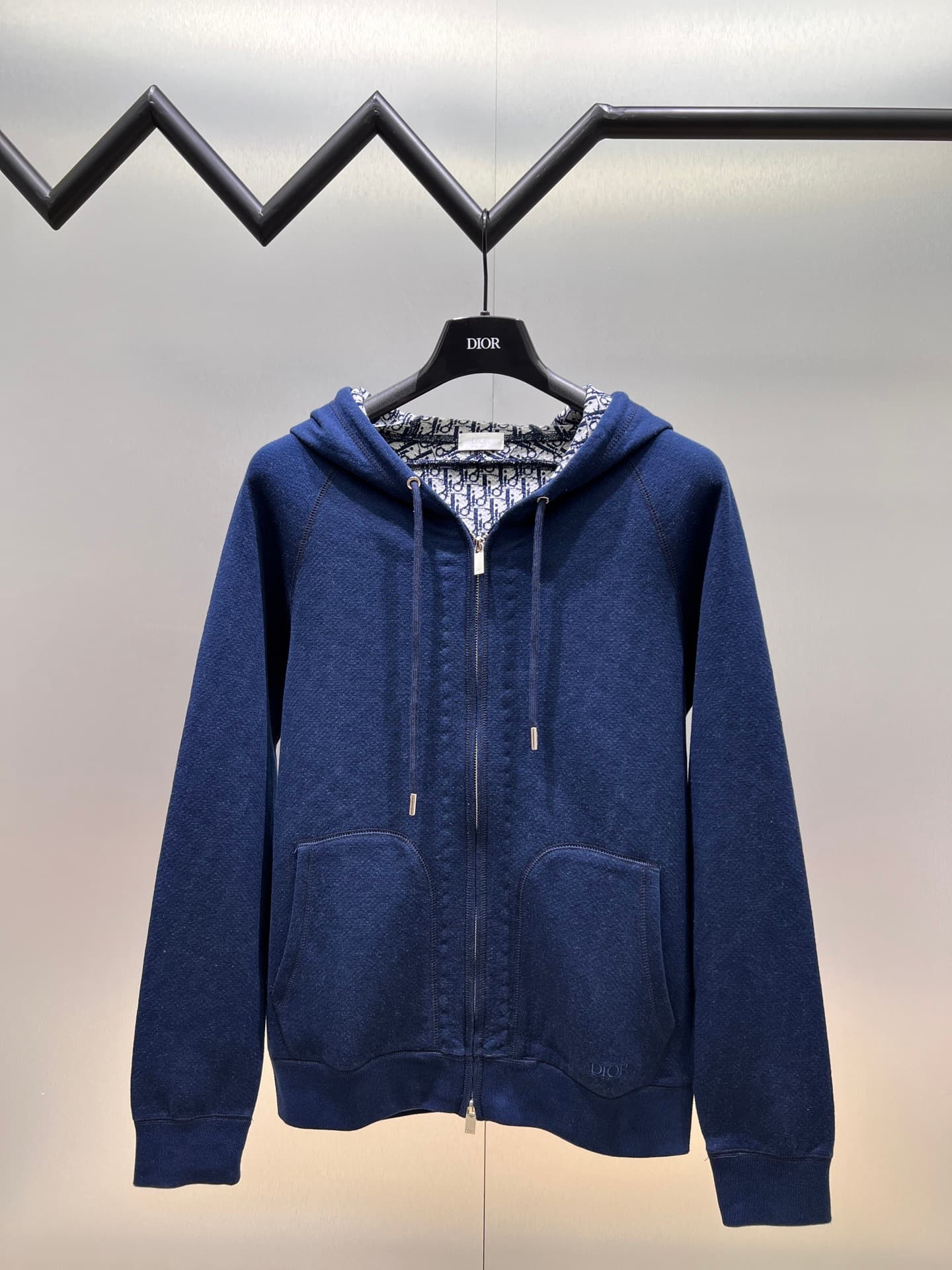 C10282 Dior Dior 2026ss – New fall/winter long-sleeved hooded sweatshirt jacket. High-end version! Customized with wool-blend knitted fabric at the store. Breathable and comfortable; every detail is impeccable. Designed with brand elements to reflect high — image 1