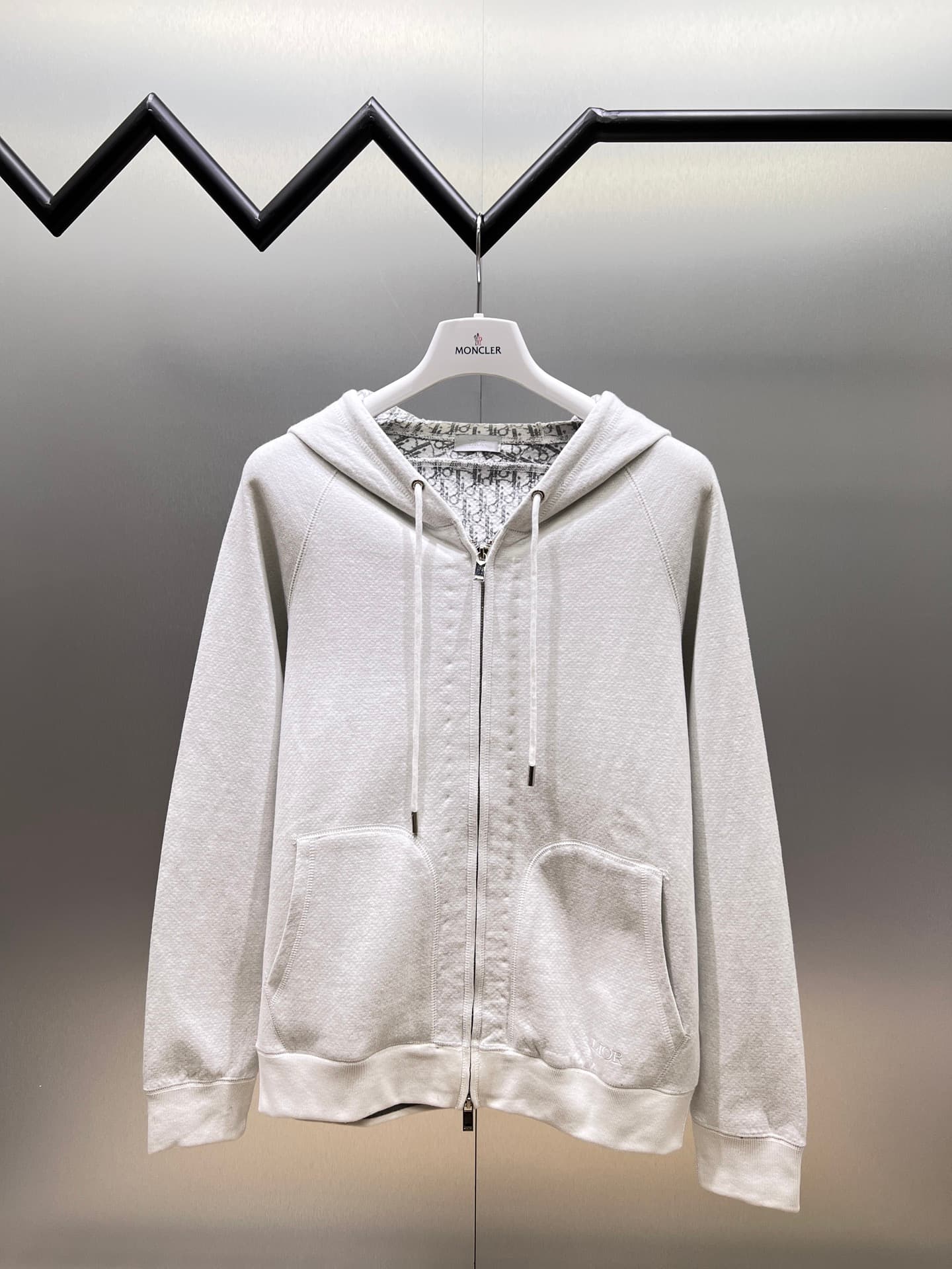 C10279 Dior Dior 2026ss – New fall/winter long-sleeved hooded sweater jacket. High-end version! Customized with wool-blend knitted fabric at the store. Breathable and comfortable; every detail is impeccable. Designed with brand elements to reflect high qu — image 1