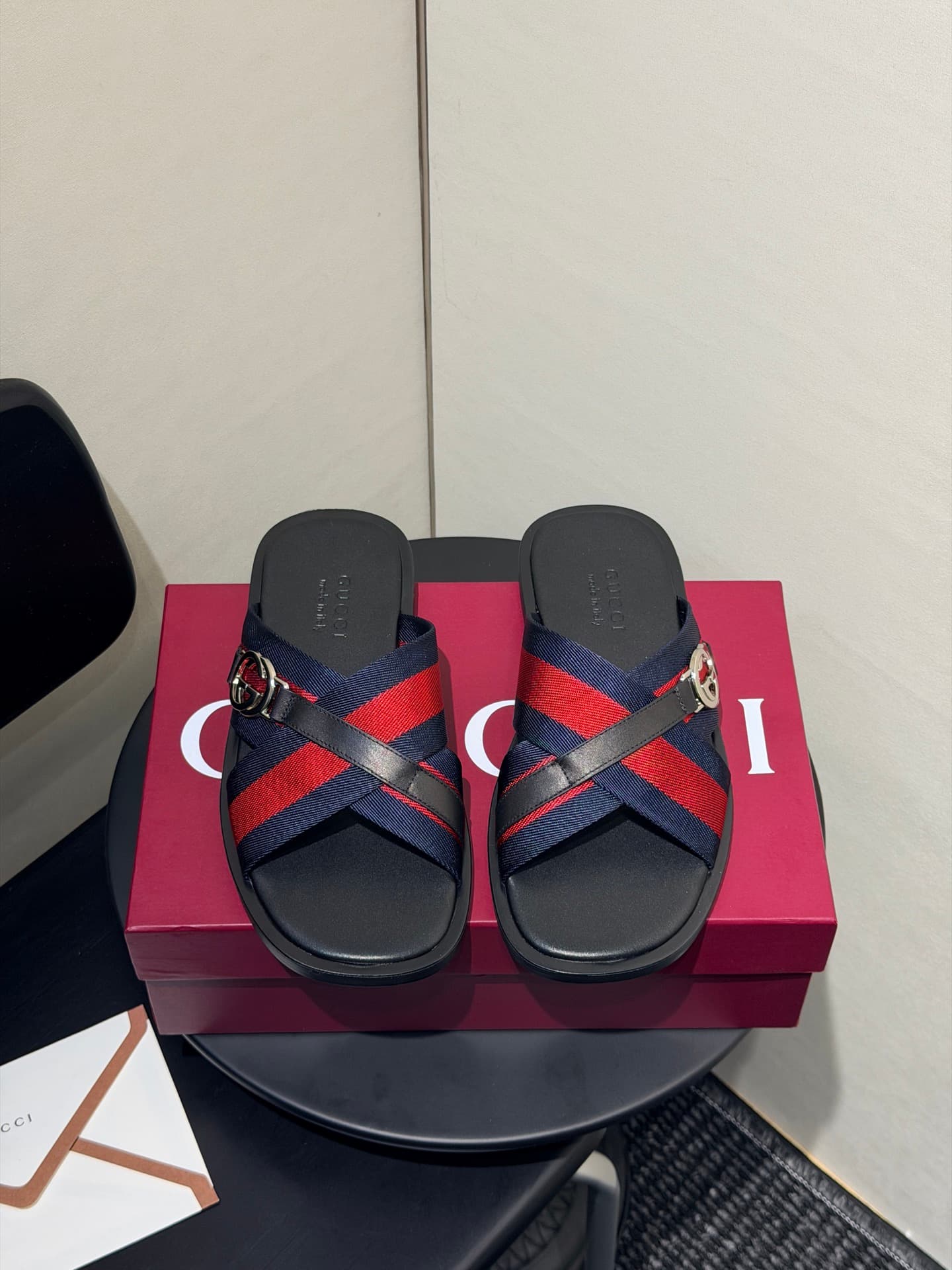 D7060 Men’s sandal-like slippers, crossed slippers — image 1