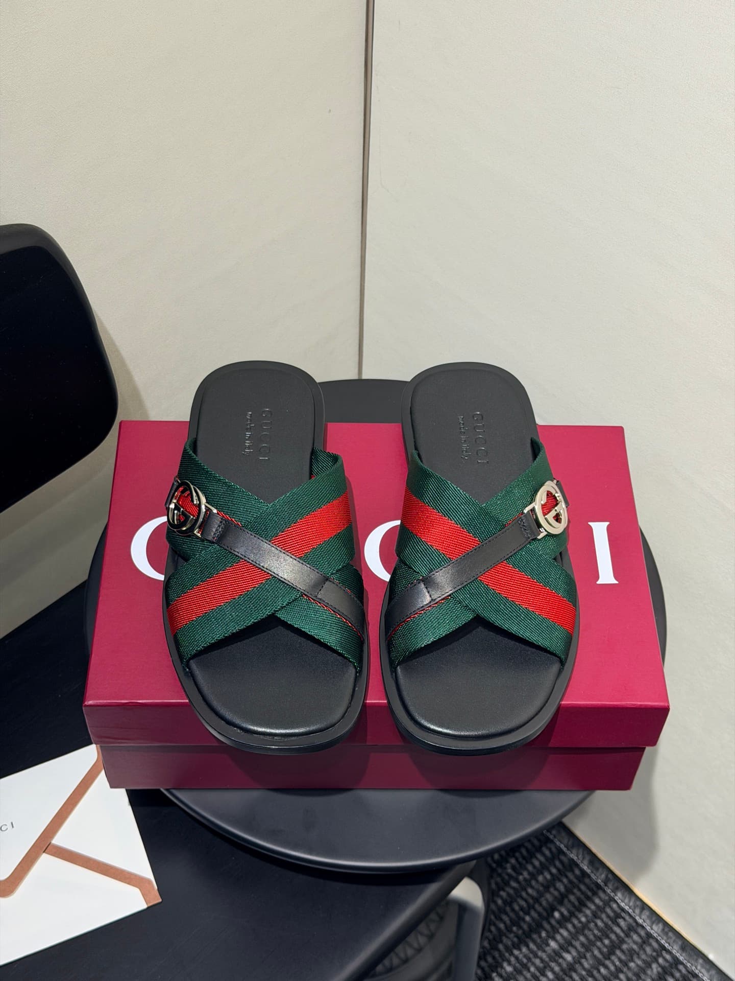 D7059 Men’s sandal-like slippers, crossed slippers — image 1