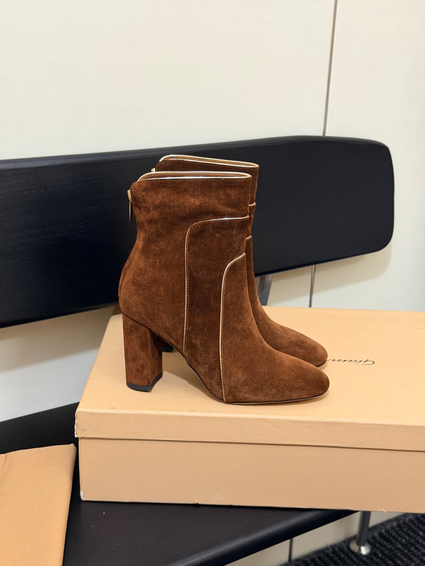 D8783 High-version products are produced on the factory floor — image 1