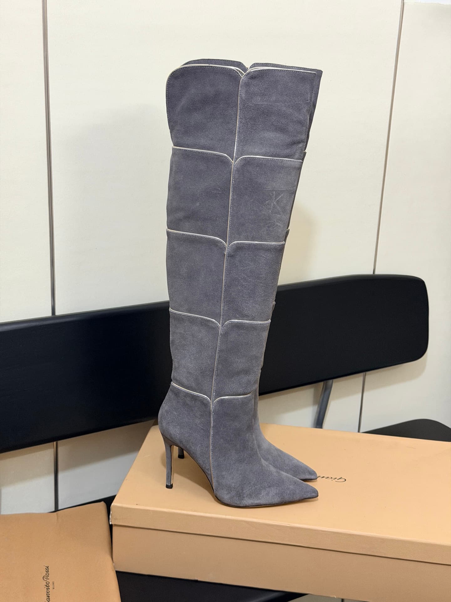 D8799 High-version products are produced in bulk — image 1