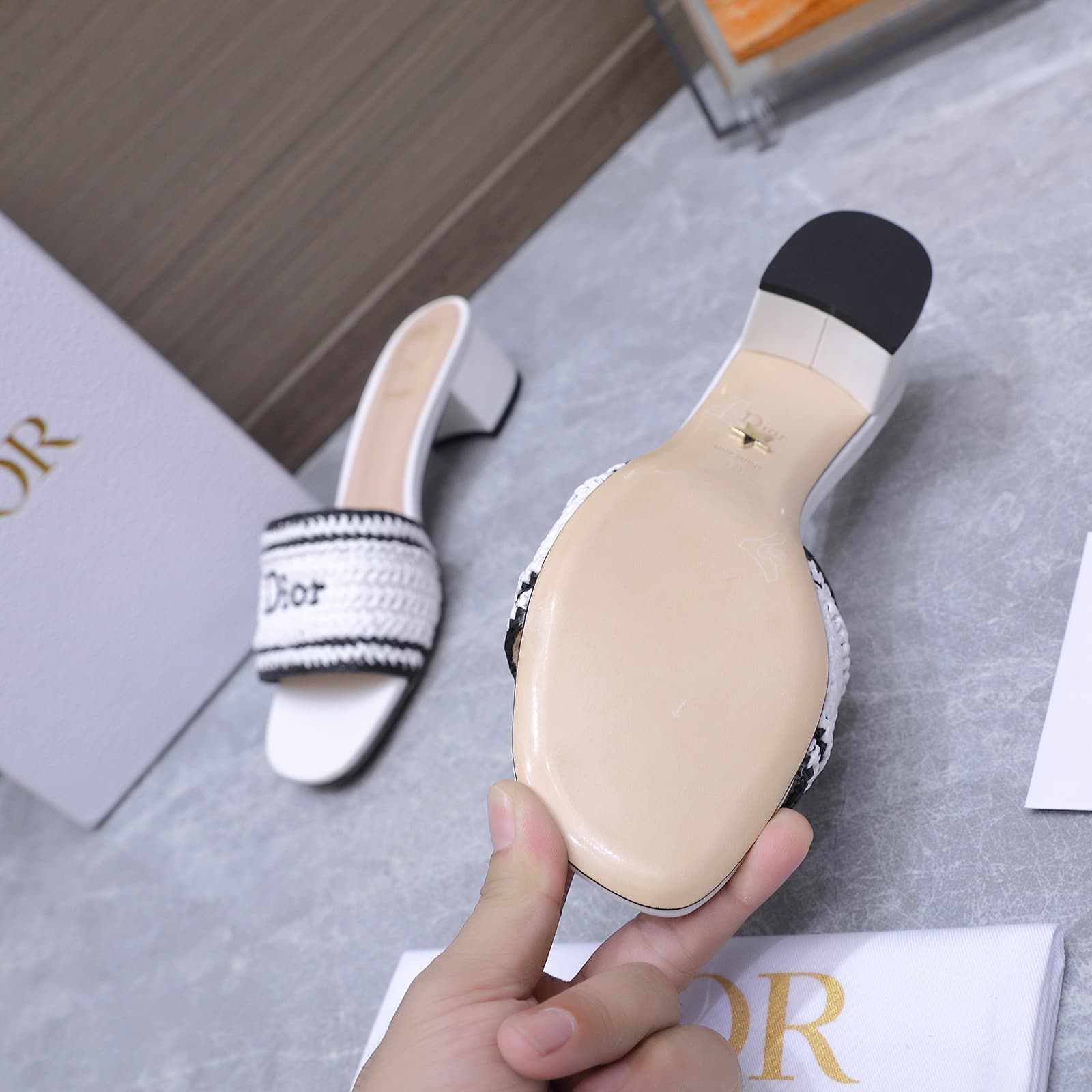 D5986 Dio*r Di*o*r Iviera Woven Slippers CD letter embroidery, thick heeled slippers; Rafa flower woven and embroidered fabric, classic letter embossed slippers with a flat sole — image 1