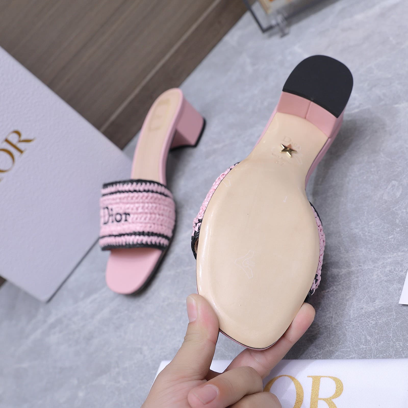 D5985 Dio*r Dio*r Iviera Woven Slippers CD letter embroidery, thick heeled slippers; Rafa grass woven and embroidered fabric; classic letter embossed slippers with a solid design — image 1