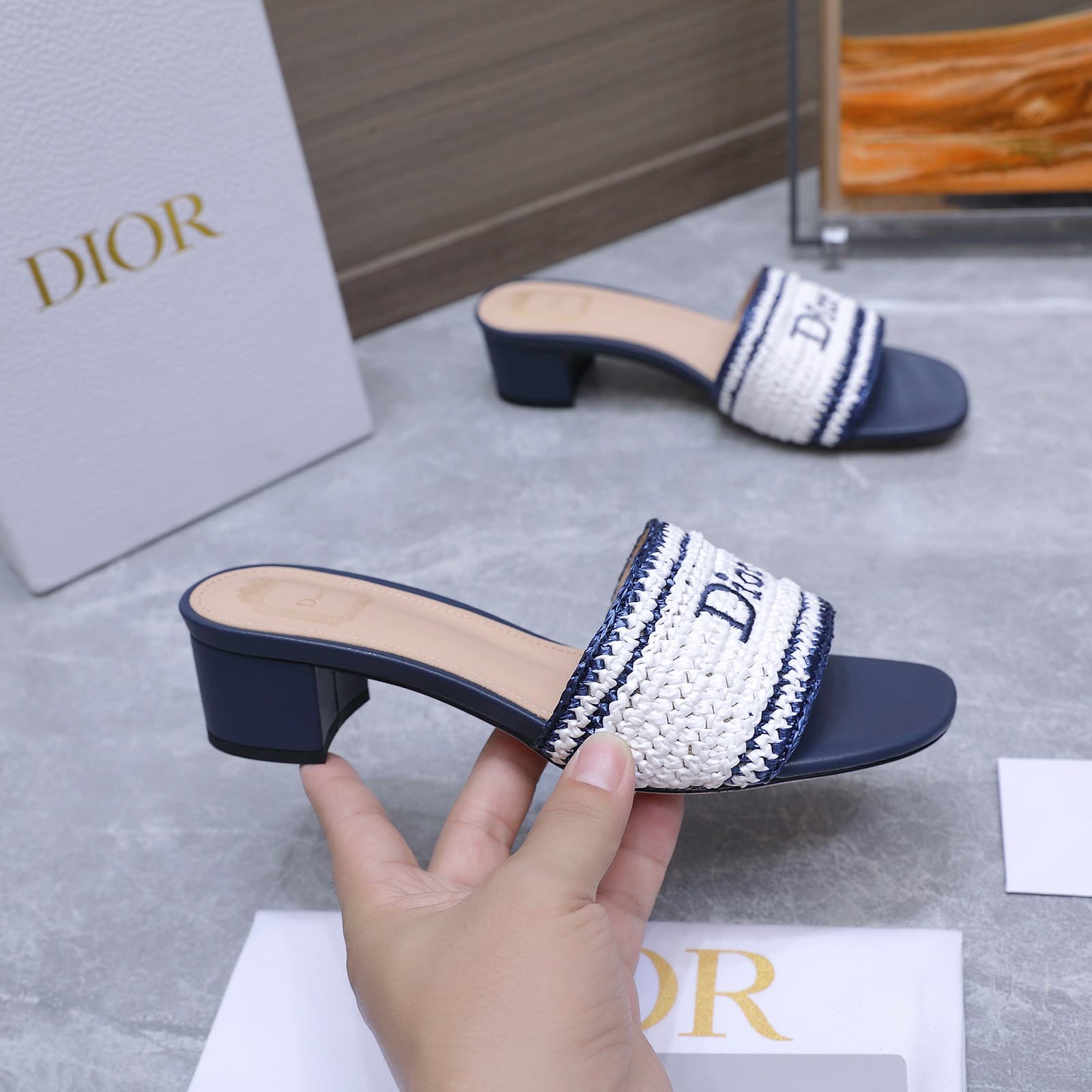 D5983 Dio*r Diore Iviera Woven slippers CD letter embroidery, thick heel slippers; Rafa grass woven and embroidered fabric, classic letter embossed slippers with a flat sole — image 1