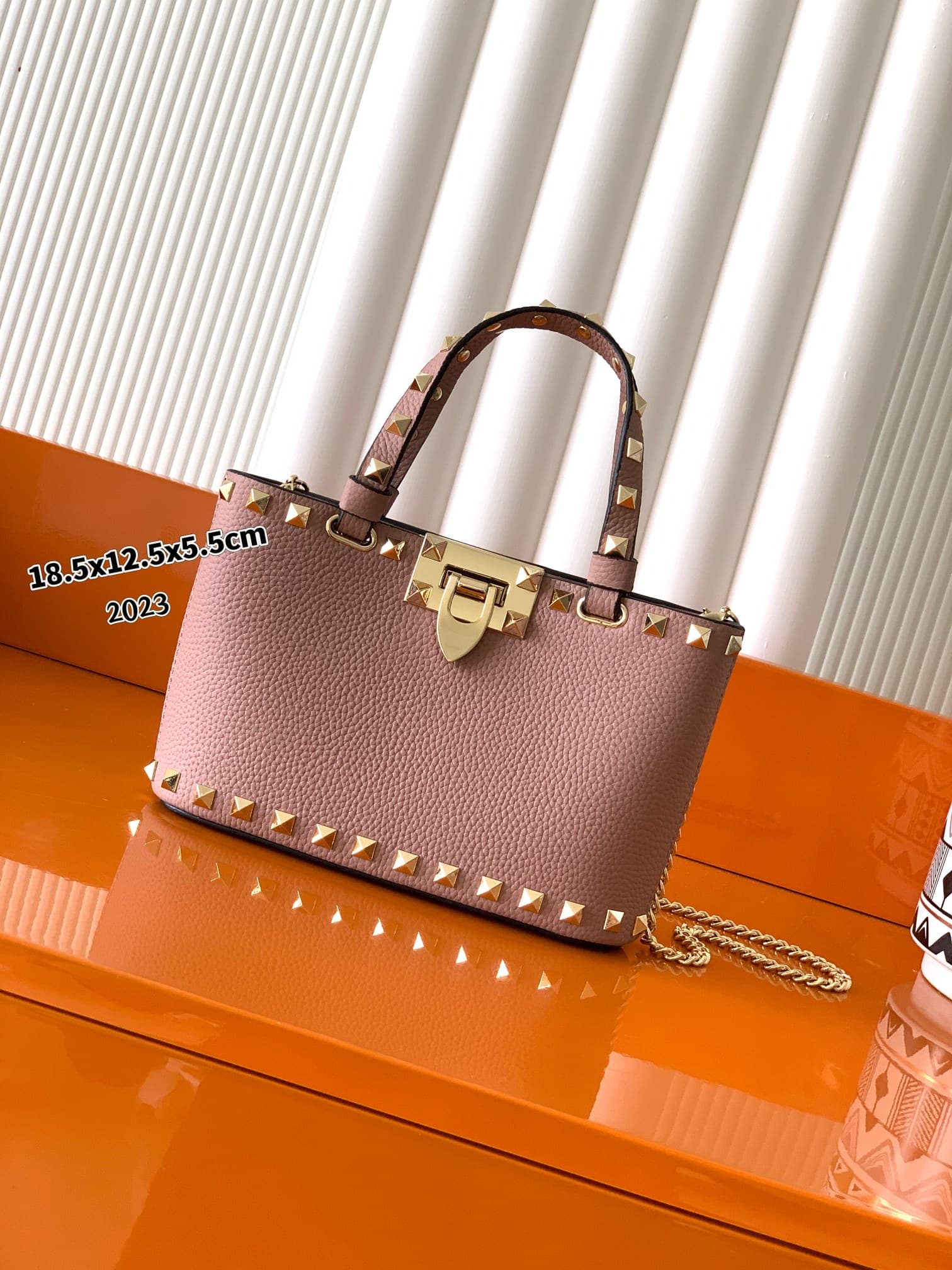 C8218 – New colors are available — image 1