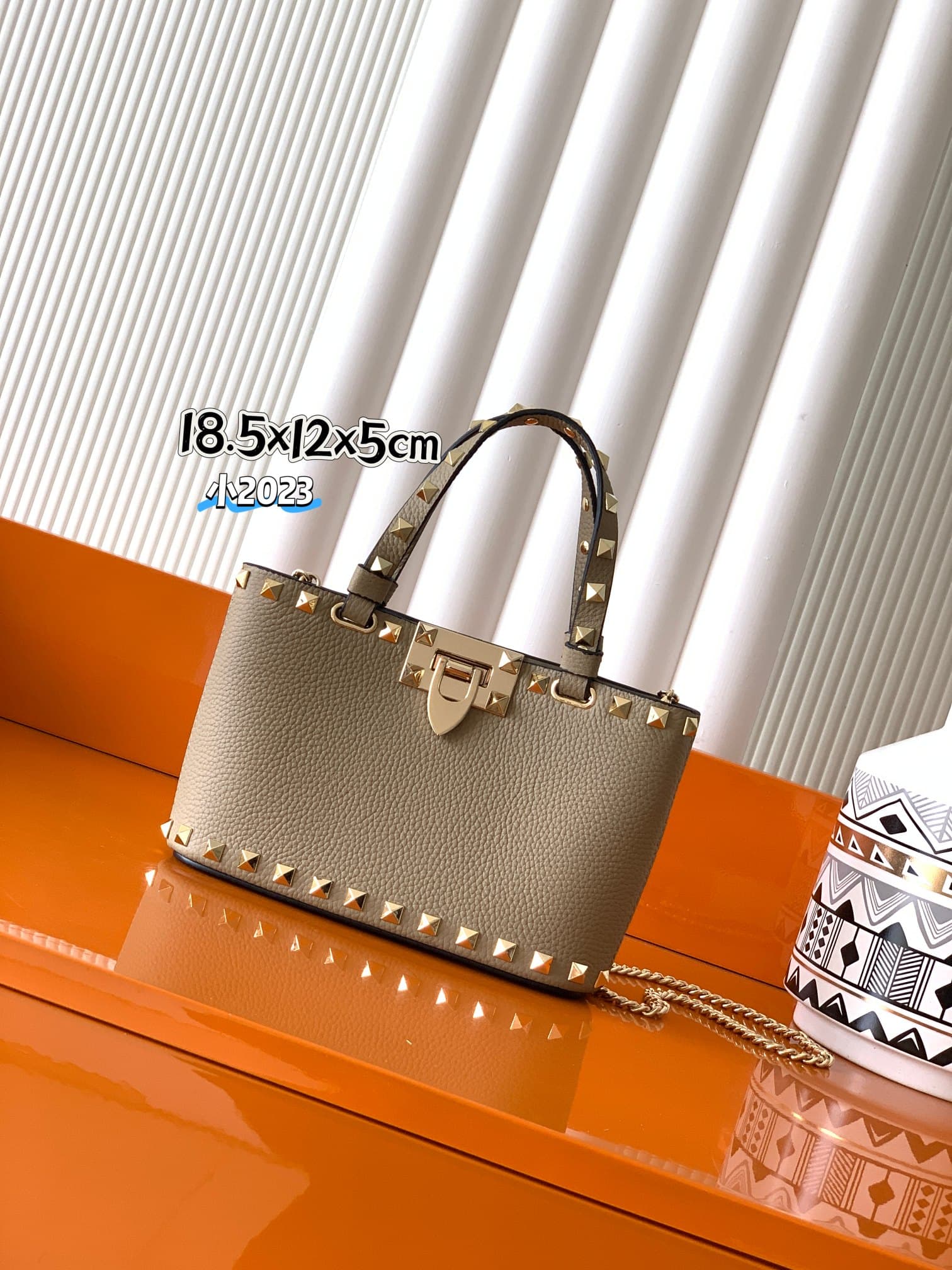 C8217 – New colors are available — image 1