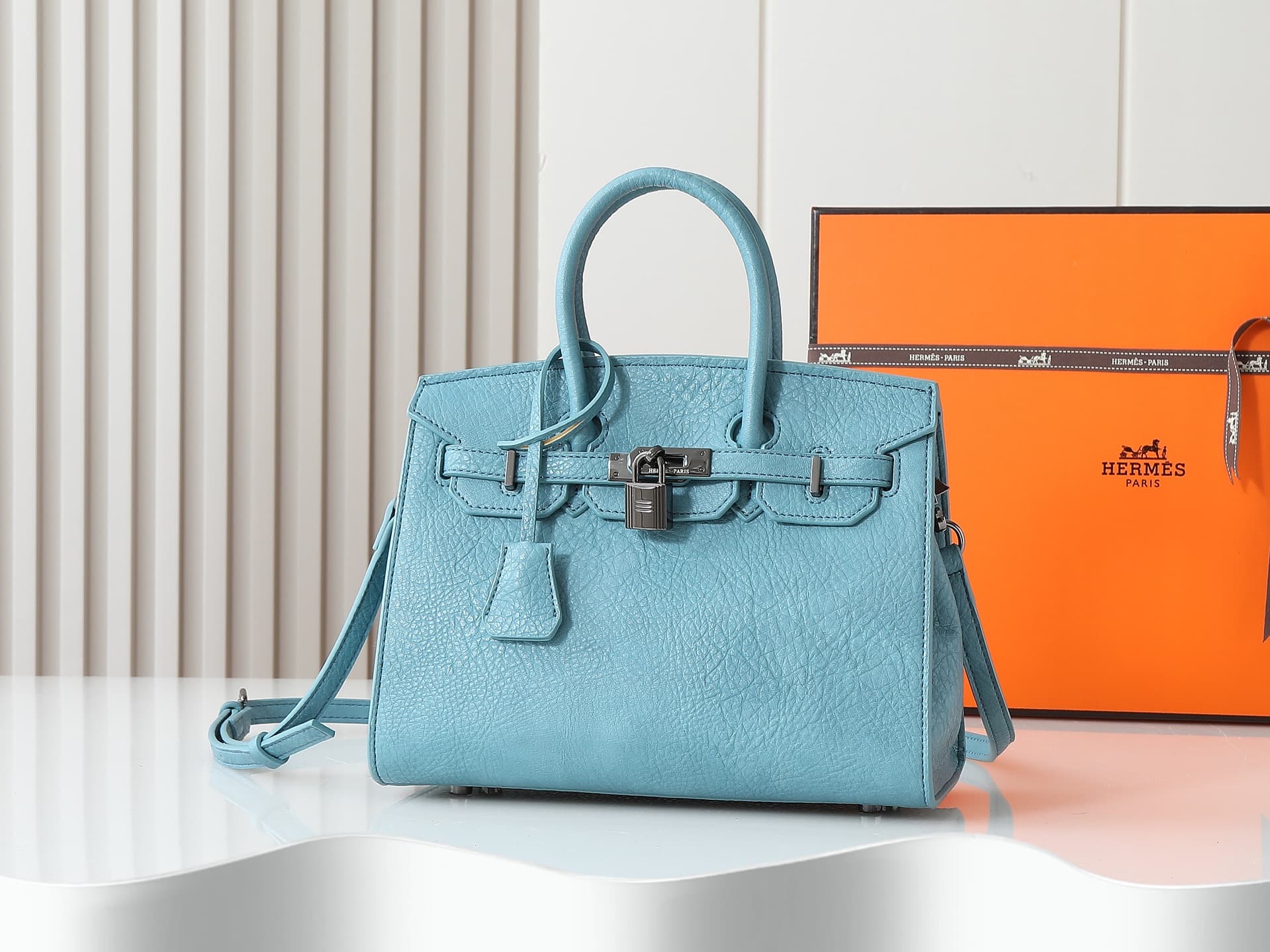C4832 The new 11925 upgrade version is the same as the original model. Hermès platinum elephant pattern: Lake blue – a high-end women’s casual briefcase, designed for carrying on the shoulder. The craftsmanship is extremely delicate and elegant. It comes — image 1