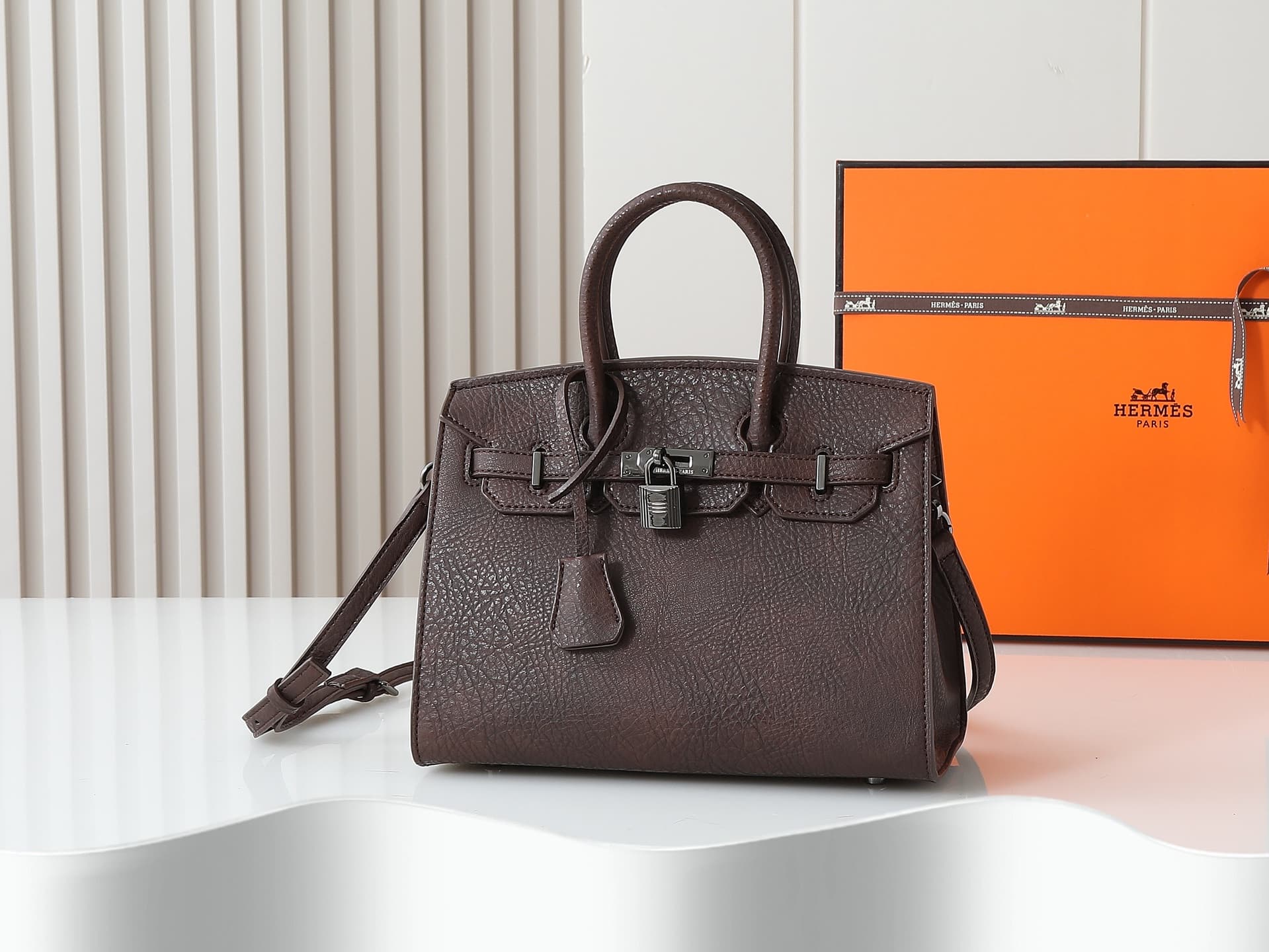 C4834 The new 11925 upgrade version, with the original Hermès platinum elephant pattern: coffee color. It’s a high-end women’s casual briefcase, similar to those available at specialty stores. It’s a crossbody bag, and the craftsmanship is extremely delic — image 1