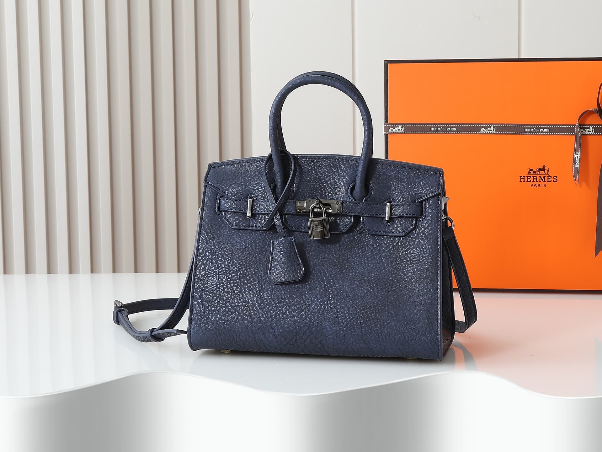 C4840 The new 11925 upgraded version is the same as the original model. Hermès platinum elephant pattern: camel color. It’s a high-end women’s casual briefcase, available only at specialty stores. It’s a crossbody bag with extremely delicate and elegant c — image 1