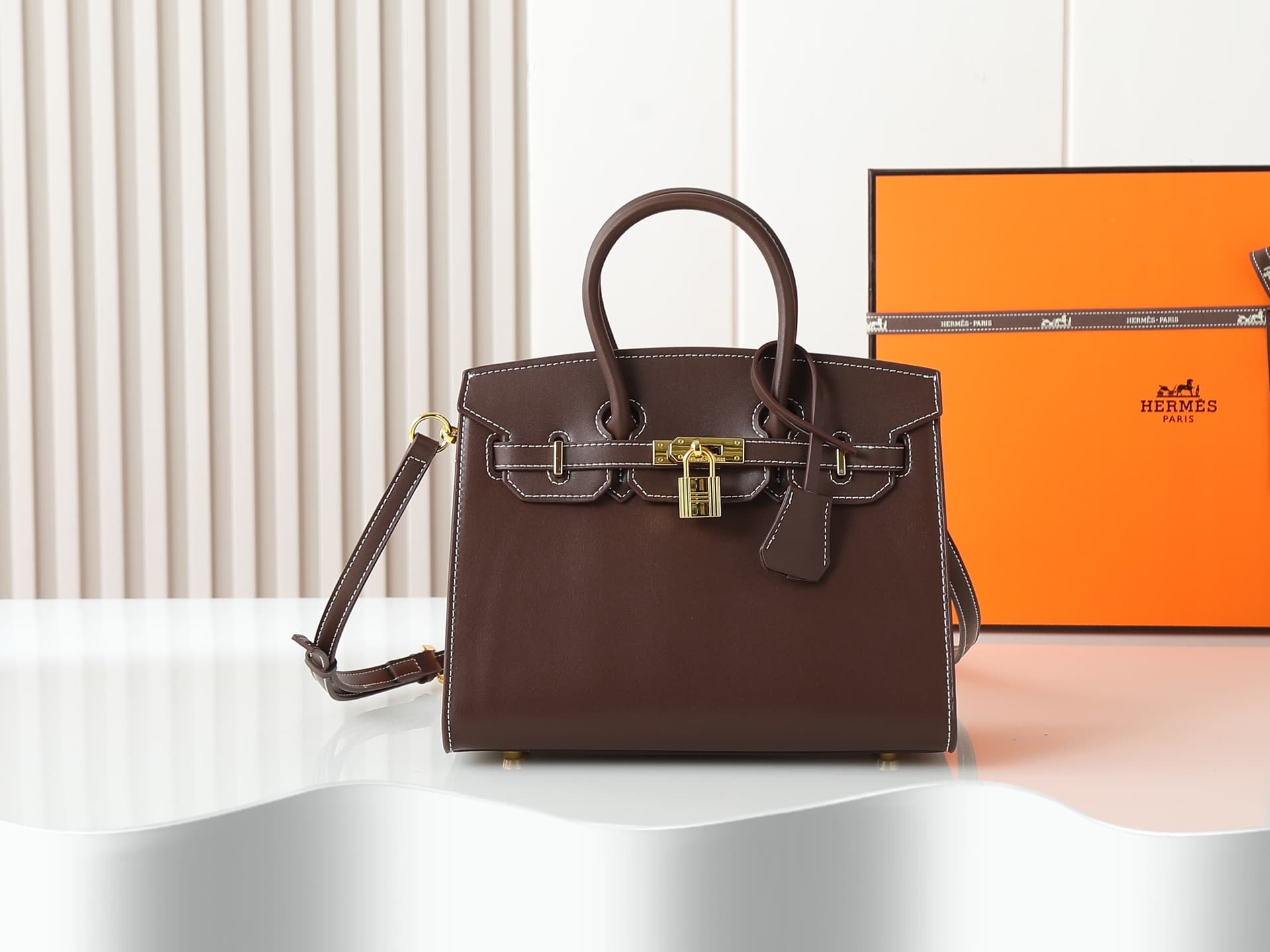 C4936 Medium 300, Small 290, New 11925, Upgraded version of the original model. Hermès platinum flat pattern: white lines; a high-end women’s casual briefcase identical to those found at specialty stores. Crossbody bag – extremely well-made and elegant in — image 1