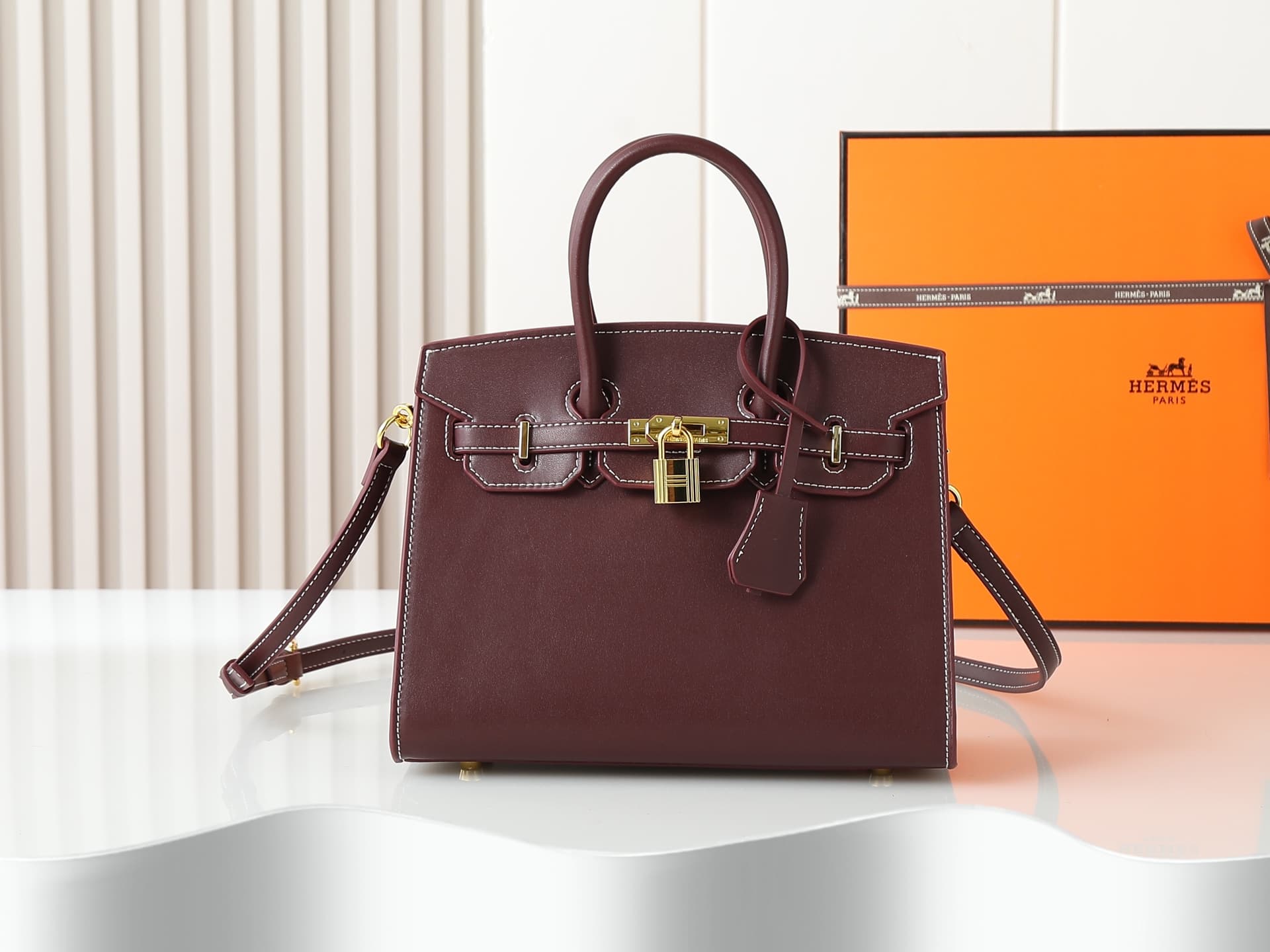 C4935 Medium 300, Small 290, New model 11925, Upgraded version of the original. Hermès platinum plain pattern: white lines; same high-end women’s casual briefcase style as those available at specialty stores. Crossbody bag – exquisitely crafted and elegan — image 1