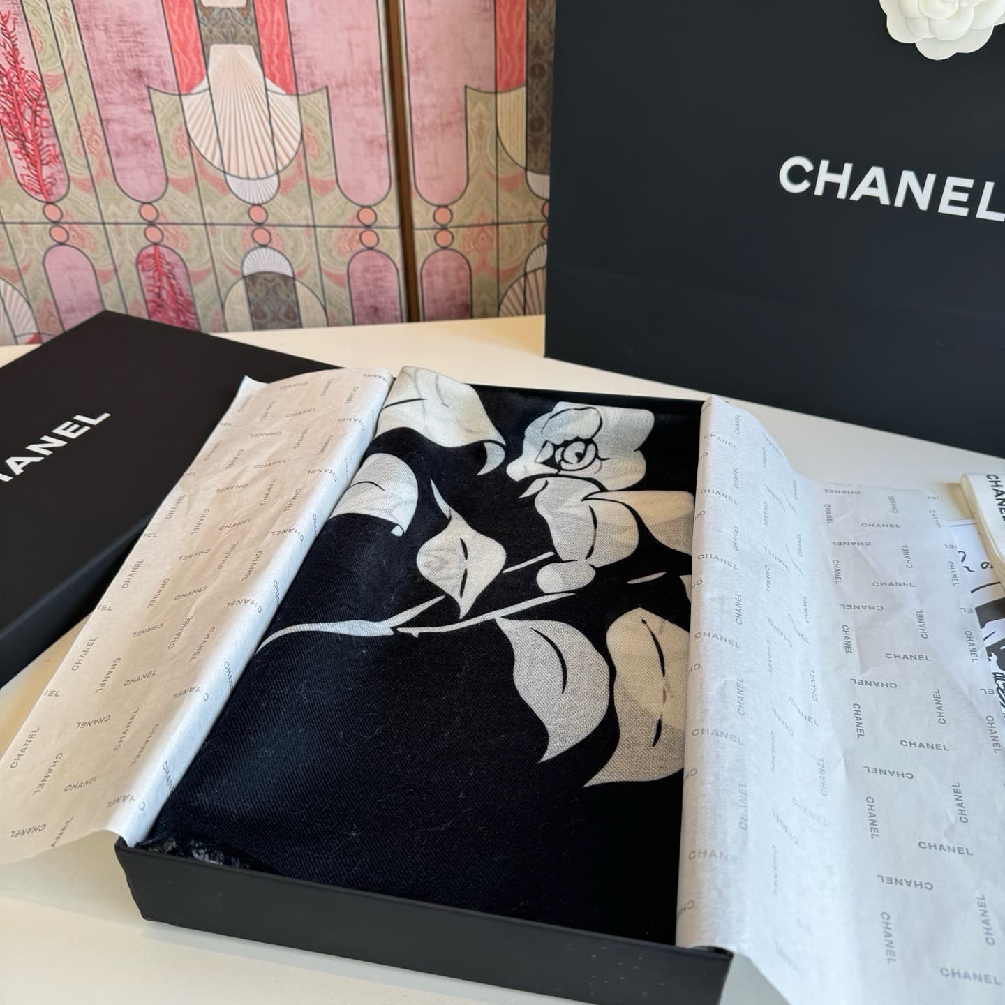 C30731 2026 In 202X, Chanel launched its autumn/winter collection earlier than usual; this item is very popular among women. — image 1
