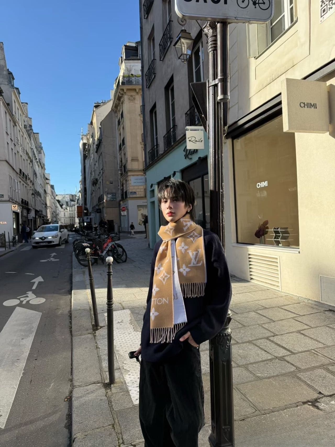 C30724 L brand. The new product from the “High Edition” line features the “L” logo! 【The new 5 colorful double-sided wool scarf from Simply L】 Colors include 180, 30cm, and 100. This wool scarf showcases the classic Monogram pattern in a more prominent wa — image 1