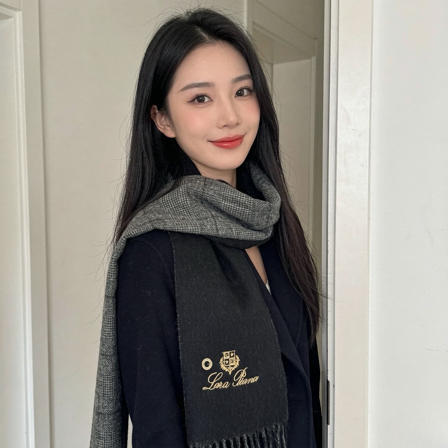 C30713 Loro Piana · Nouyoupania❗️ Available for purchase on the official website. These are leftover items from trading companies. High-quality cashmere scarves and shawls – highly recommended❗ The scarves feature a dual-color pattern; one scarf can be wo — image 1