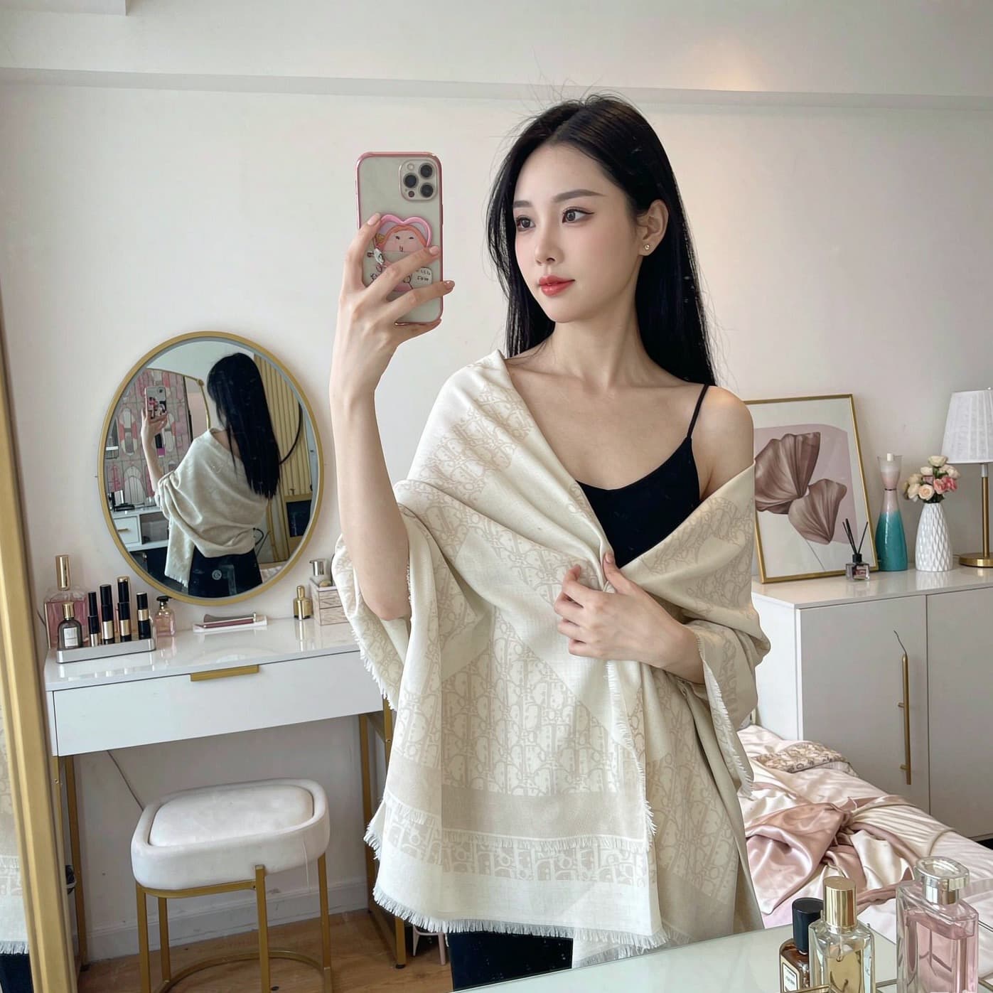 C30695 💰High version 😈Dior shawl❤️Classic bandana letters 👍With its luxurious texture made of silk and wool blend, it complements well with clothing and accessories in the same collection/series. — image 1