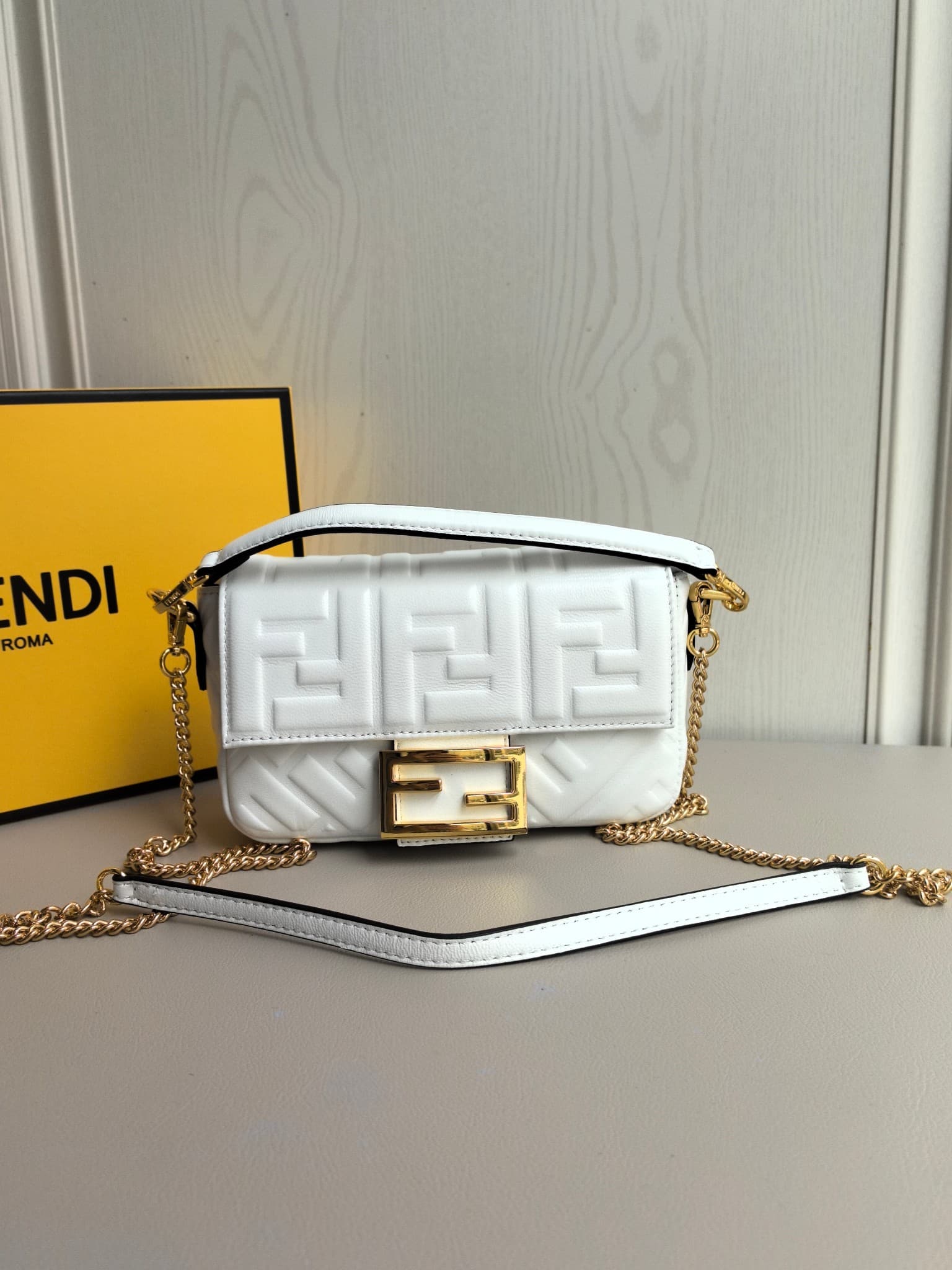 C2921 👑FENDI — image 1