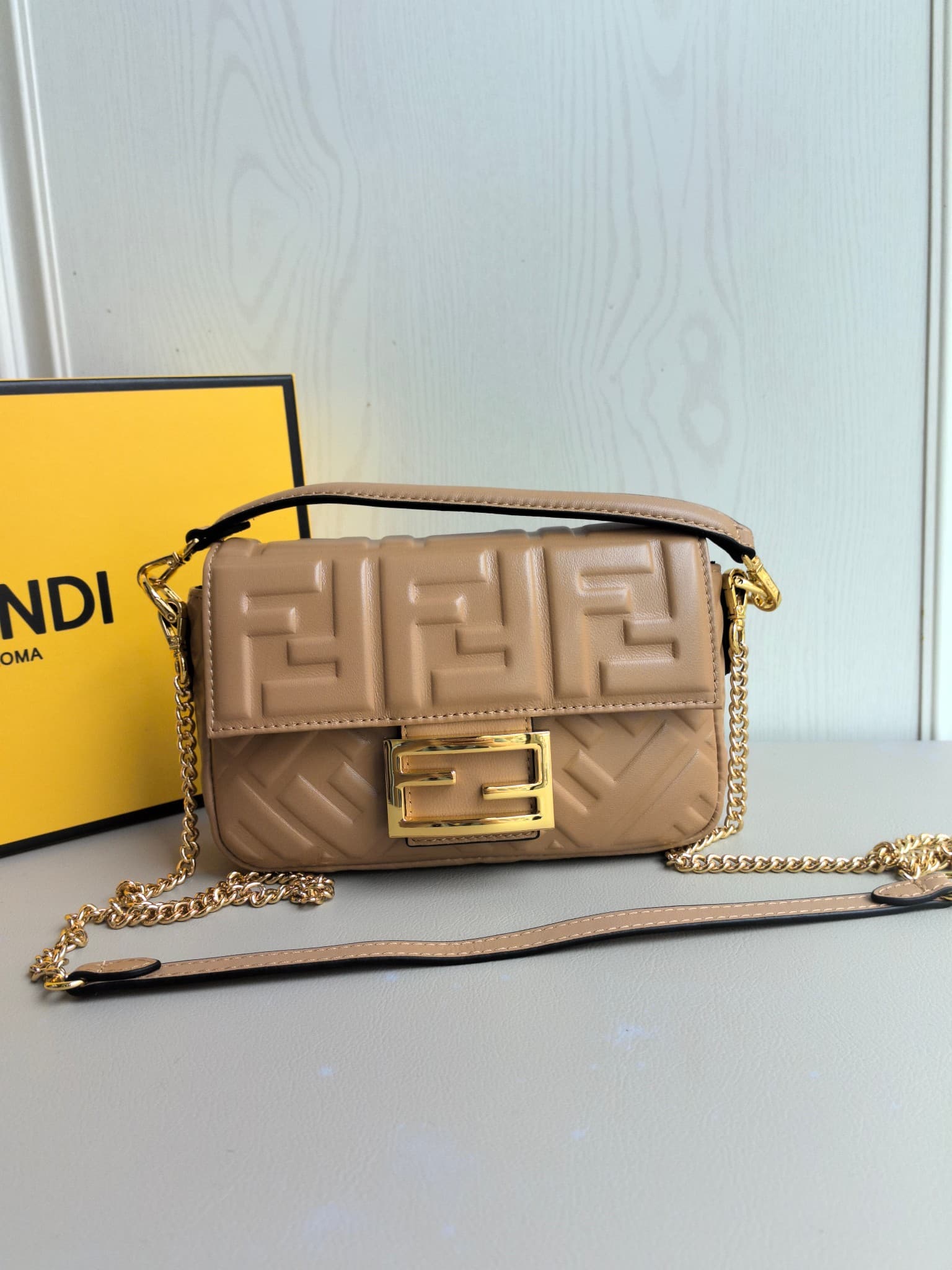C2920 👑FENDI — image 1