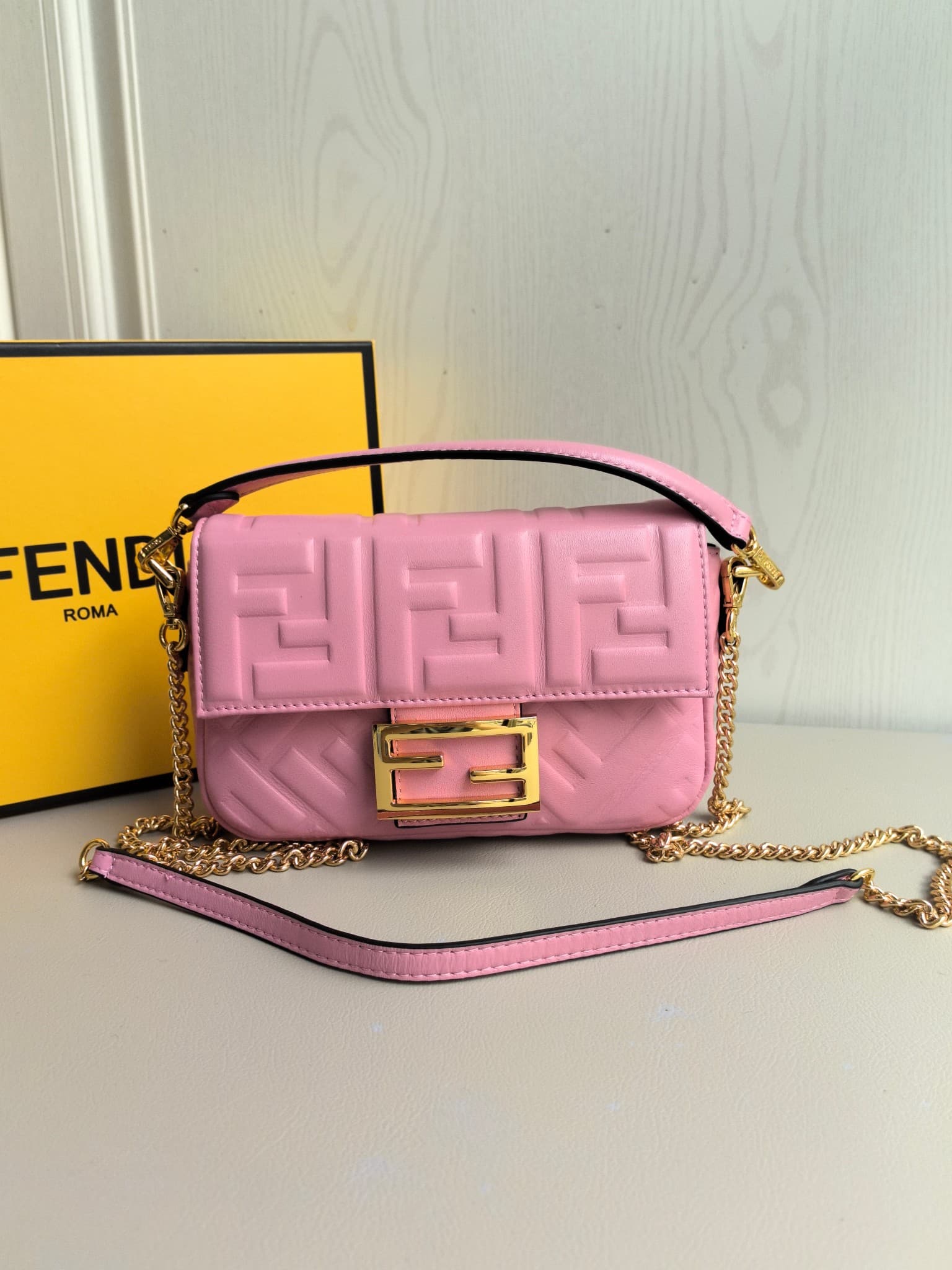 C2919 👑FENDI — image 1