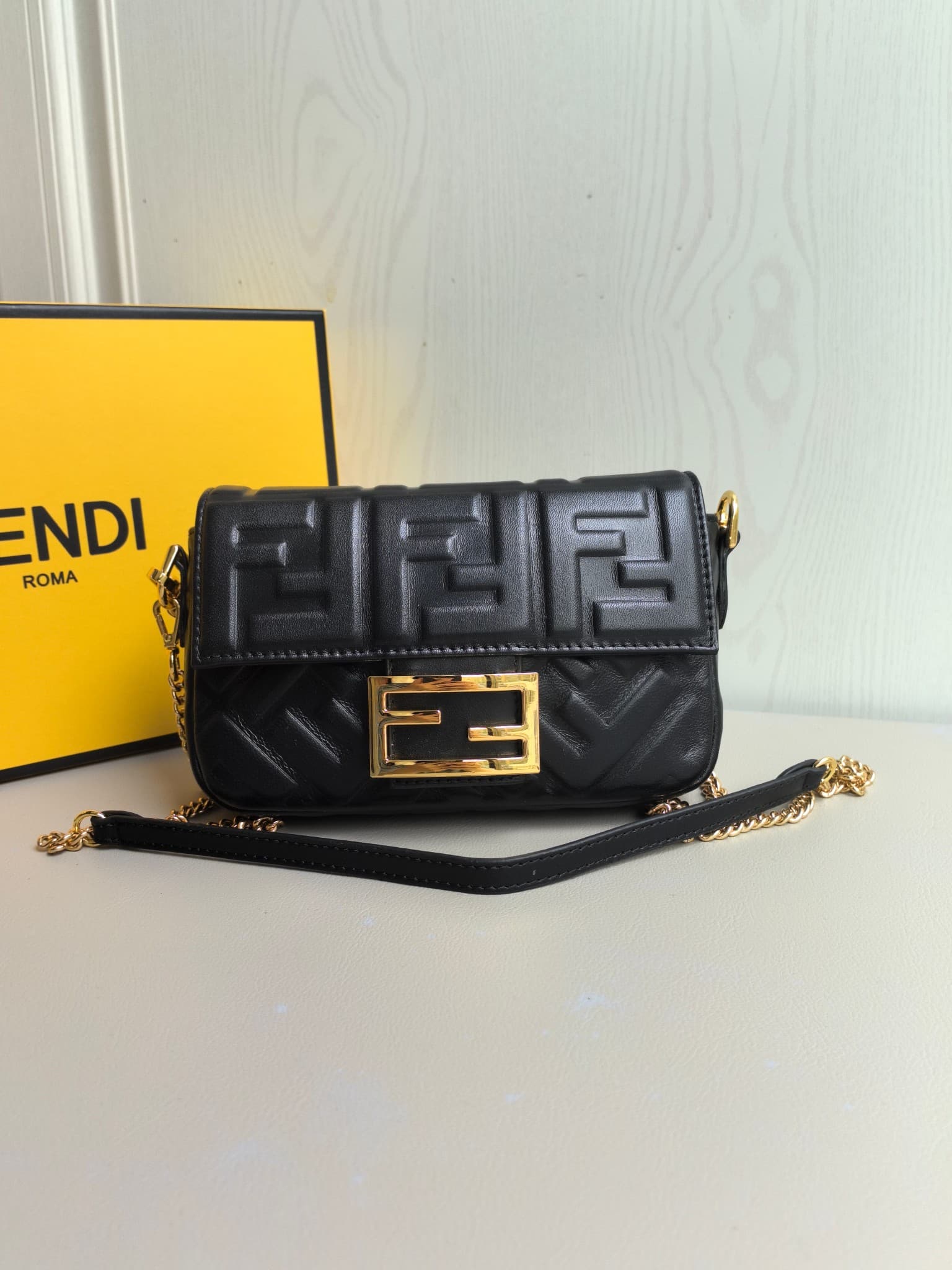 C2918 👑FENDI — image 1