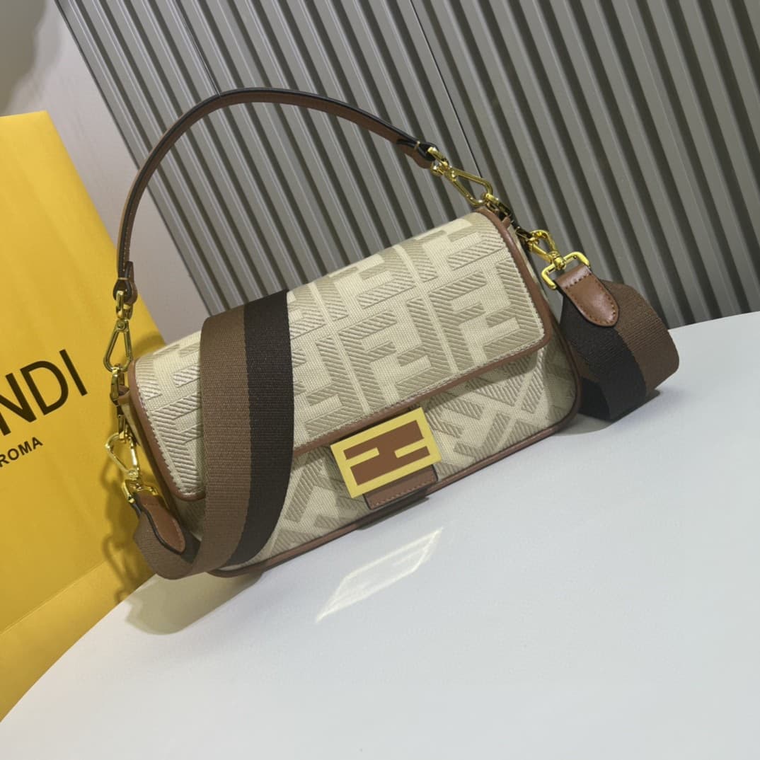 C2915 The Fendi Baguette handbag made of top-quality leather, in its original style: it has a very summery look; colorful rainbow🌈F embroidery. This Fendi Baguette bag is definitely a trendy item this summer! It looks great when worn; it’s also very popul — image 1