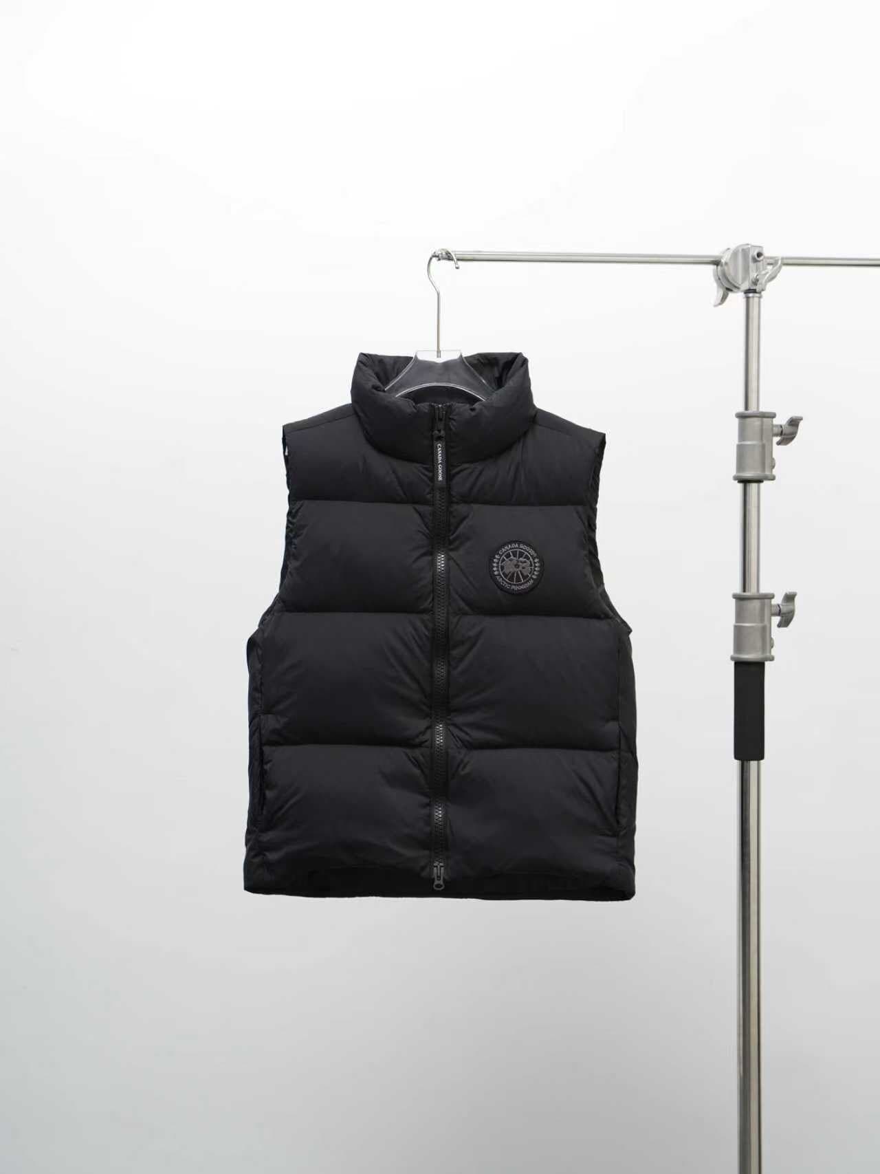 C11067 Canada Goose, Lawrence Down Vest (High Version) — image 1