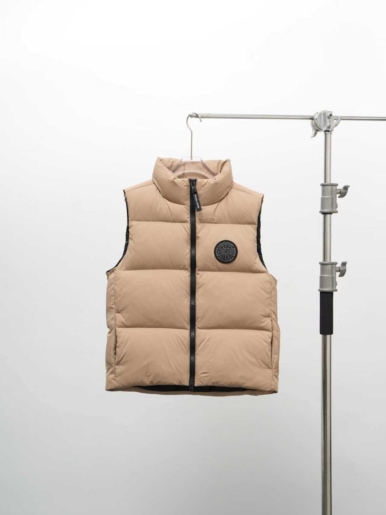 C11070 Canada Goose, Lawrence Down Vest (High Version) — image 1
