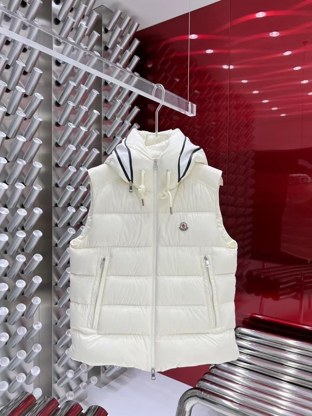 C11040 🇫🇷𝐌𝐎𝐍𝐂𝐋𝐄𝐑/Monggu連帽 down vest — image 1