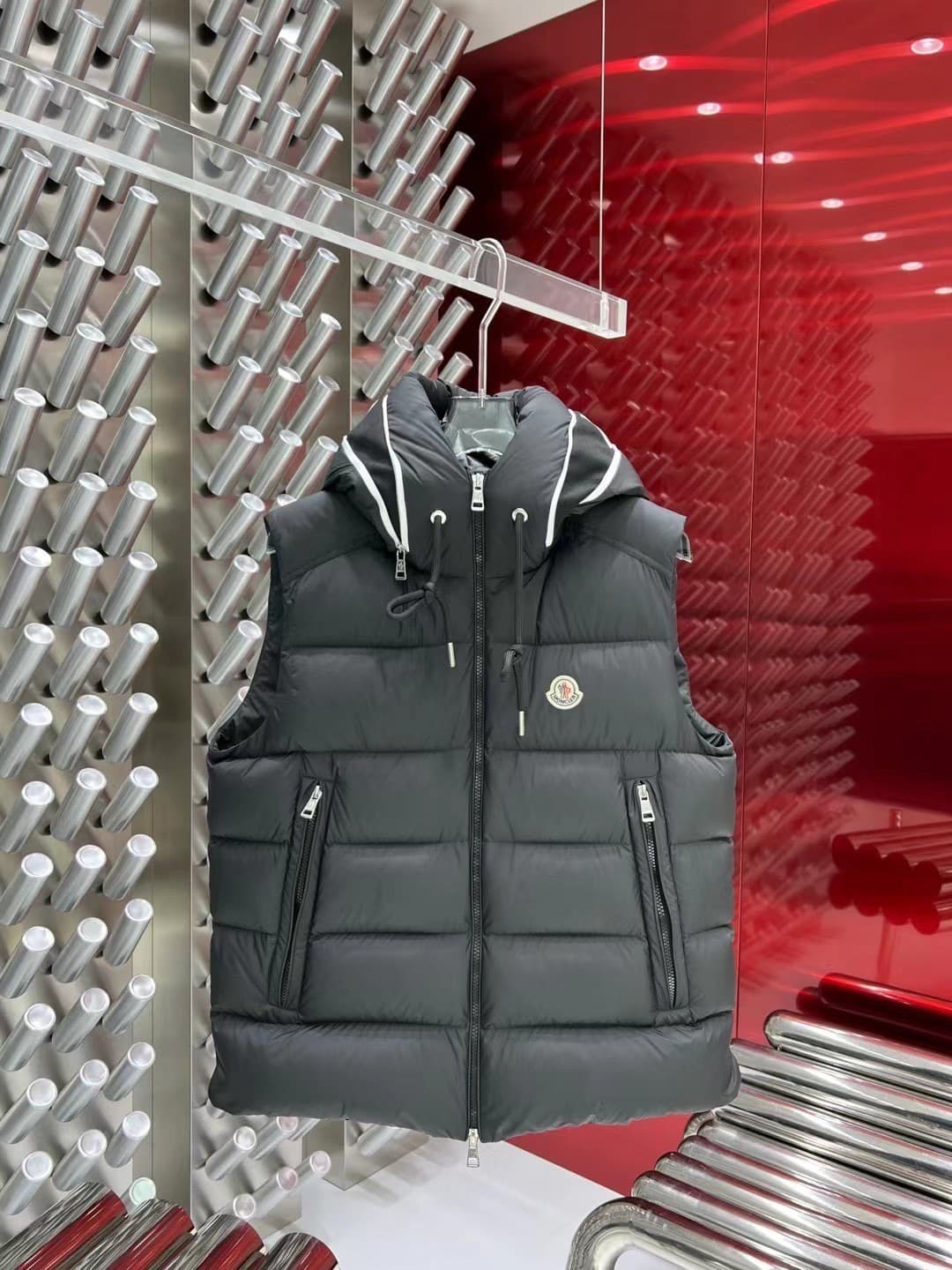 C11042 🇫🇷𝐌𝐎𝐍𝐂𝐋𝐄𝐑/Mongou連hooded down vest — image 1