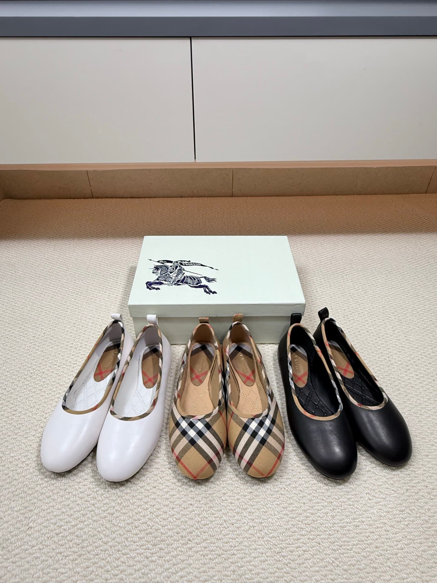 D3190 BURBERRY Lace-trimmed Low Ballet Shoes — image 1