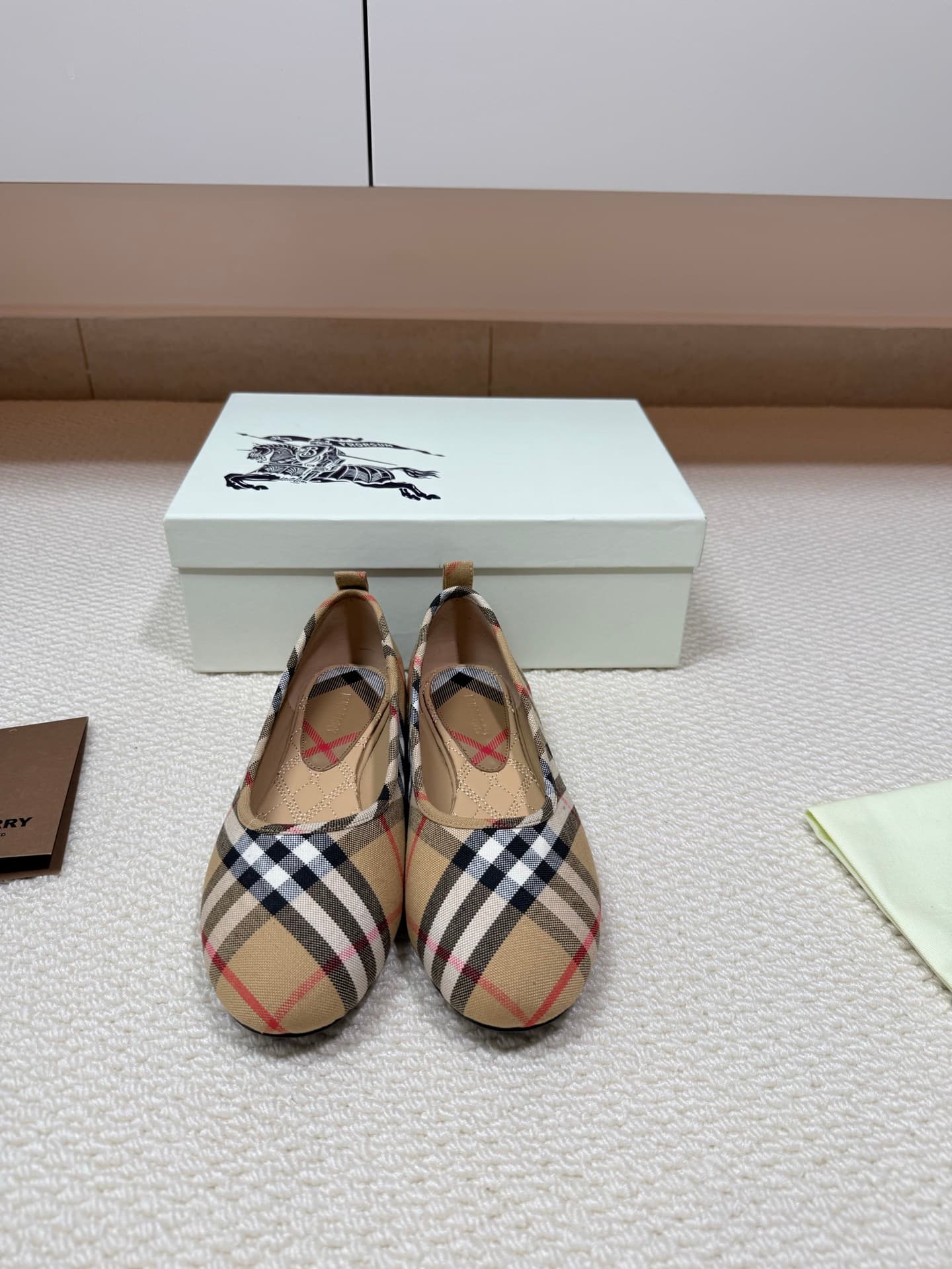 D3191 BURBERRY Linen Low-Bottom Ballet Shoes with Pattern — image 1