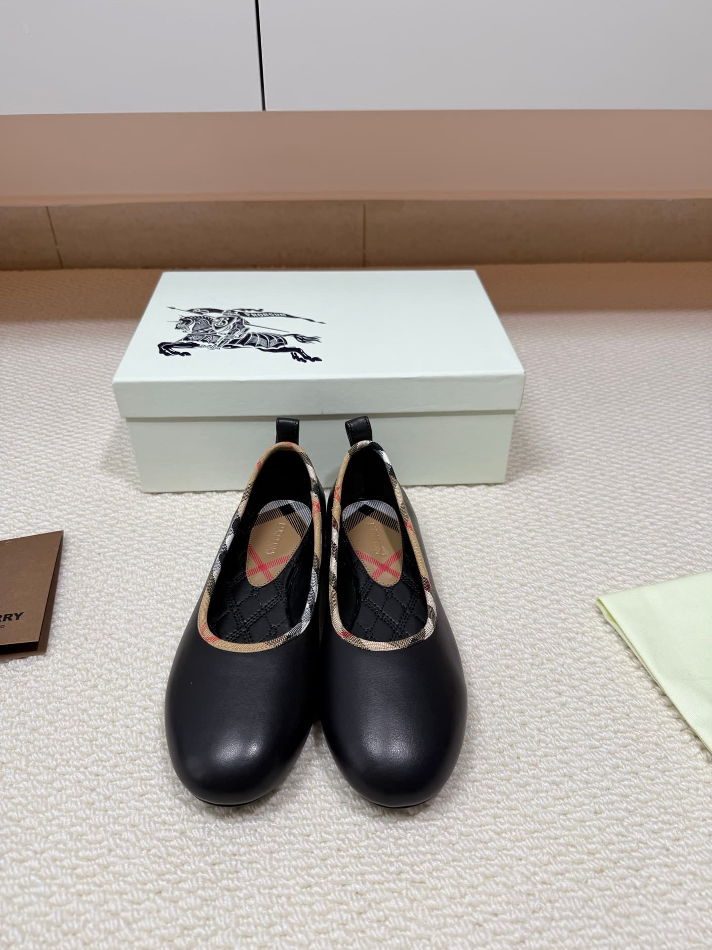 D3189 BURBERRY Light-colored Ballet Shoes with Patterned Pattern — image 1