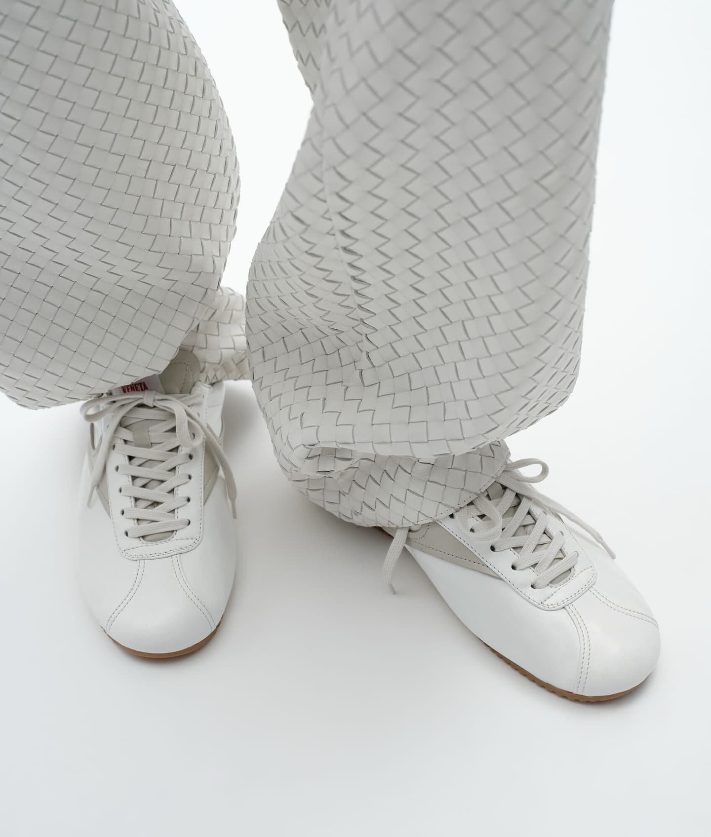D13727 BV Official Website Image — image 1