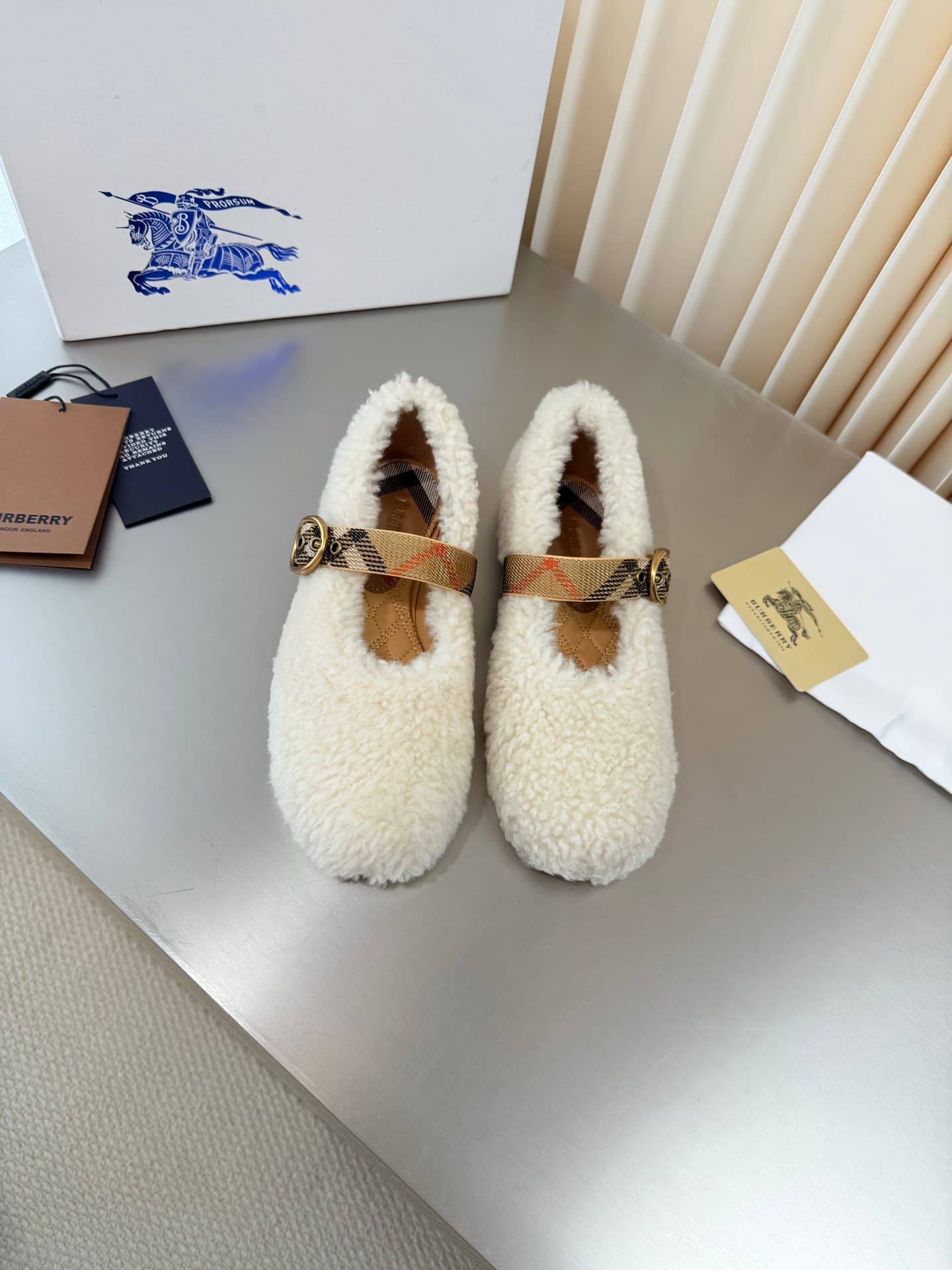 D3154 BURBERRY Lamb hair bandlets and Mary Jane shoes — image 1