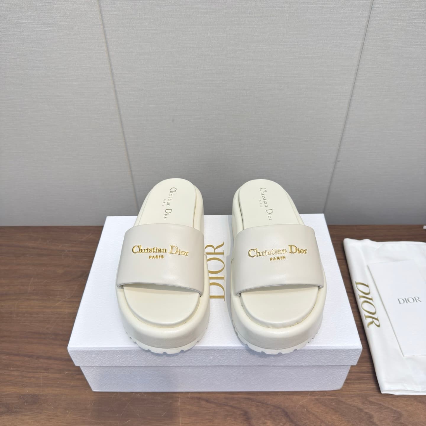 D5768 Dior 26ss – New spring/summer slippers with thick soles — image 1