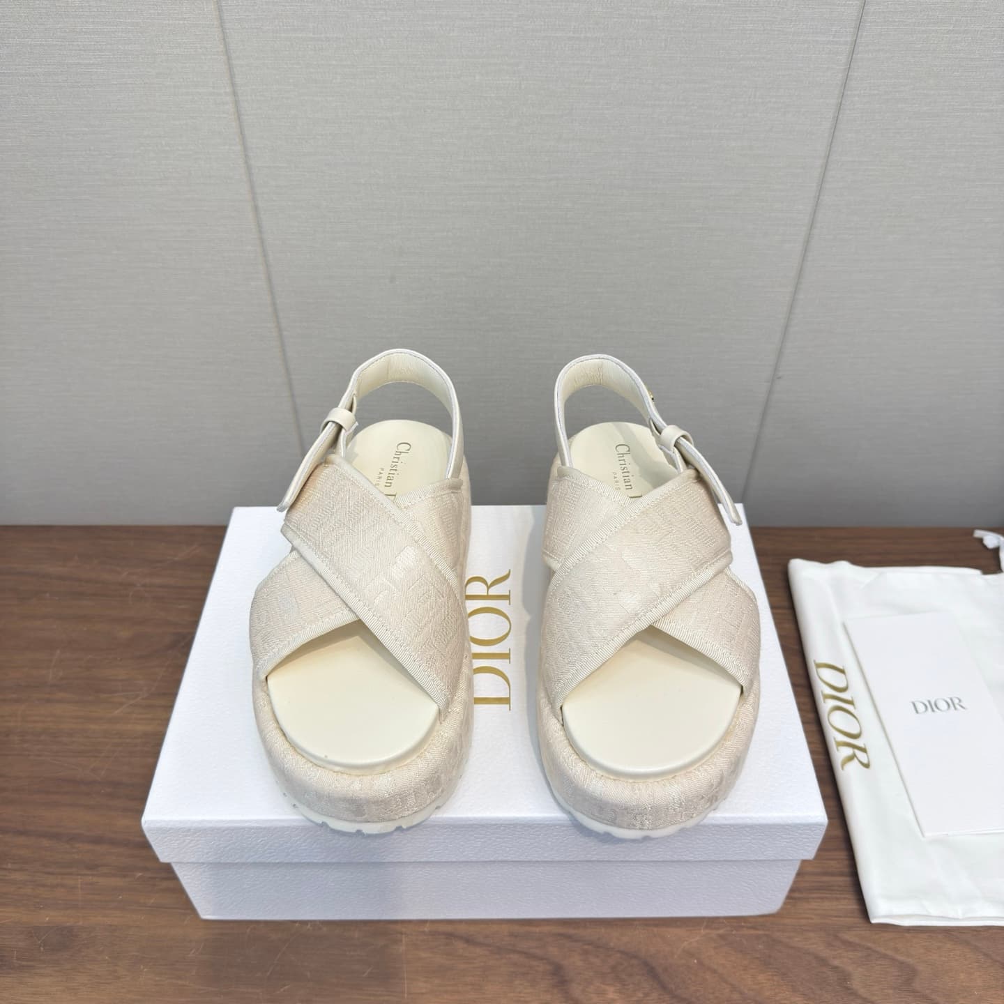 D5764 Dior 26ss – New spring/summer styles, thick-bottom slippers/flip-flops — image 1
