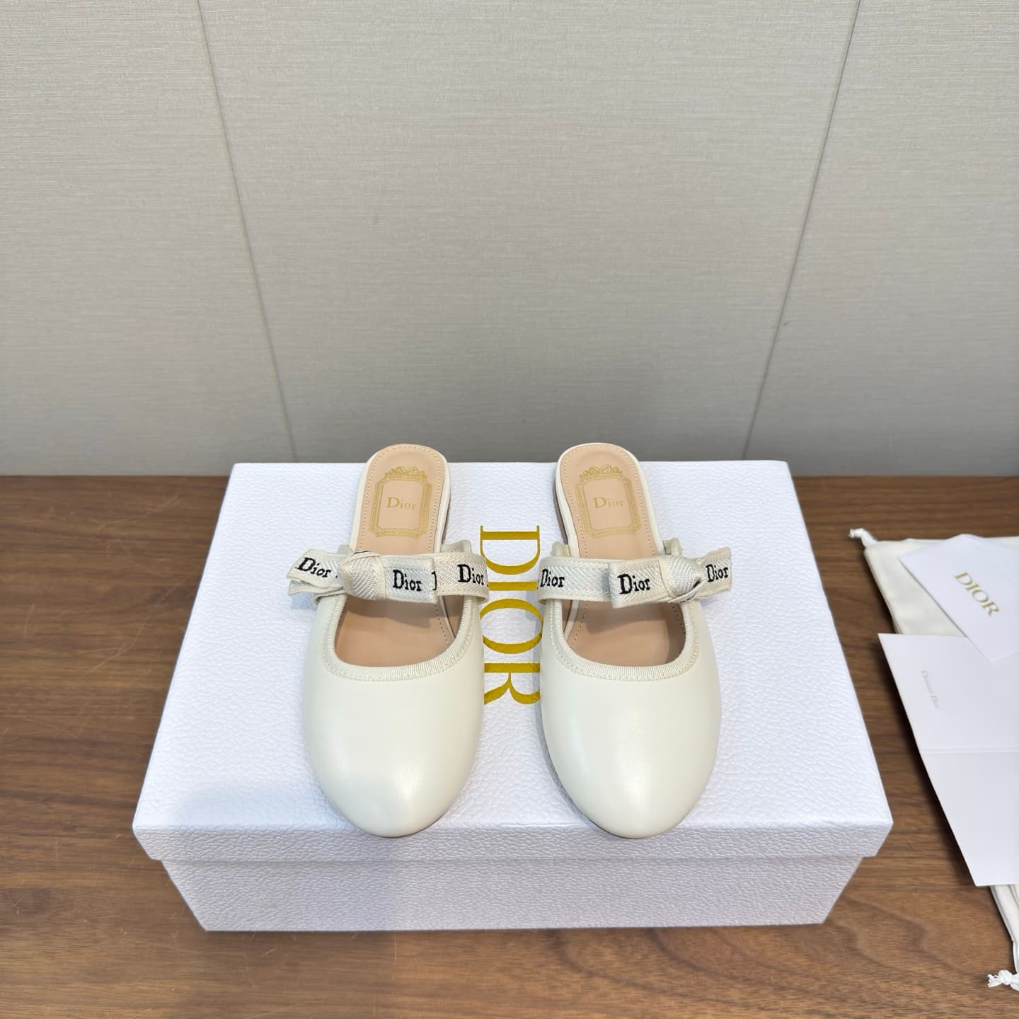 D5886 Dior 2026 – Latest bow 🎀 With a bowler hat!!! — image 1
