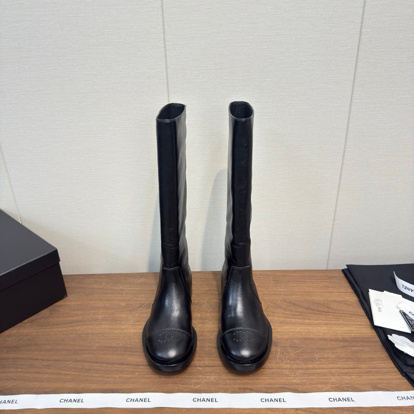 D8803 Chanel 26 b Early Autumn/Winter Boots, Vintage Style, Riding Boots — image 1