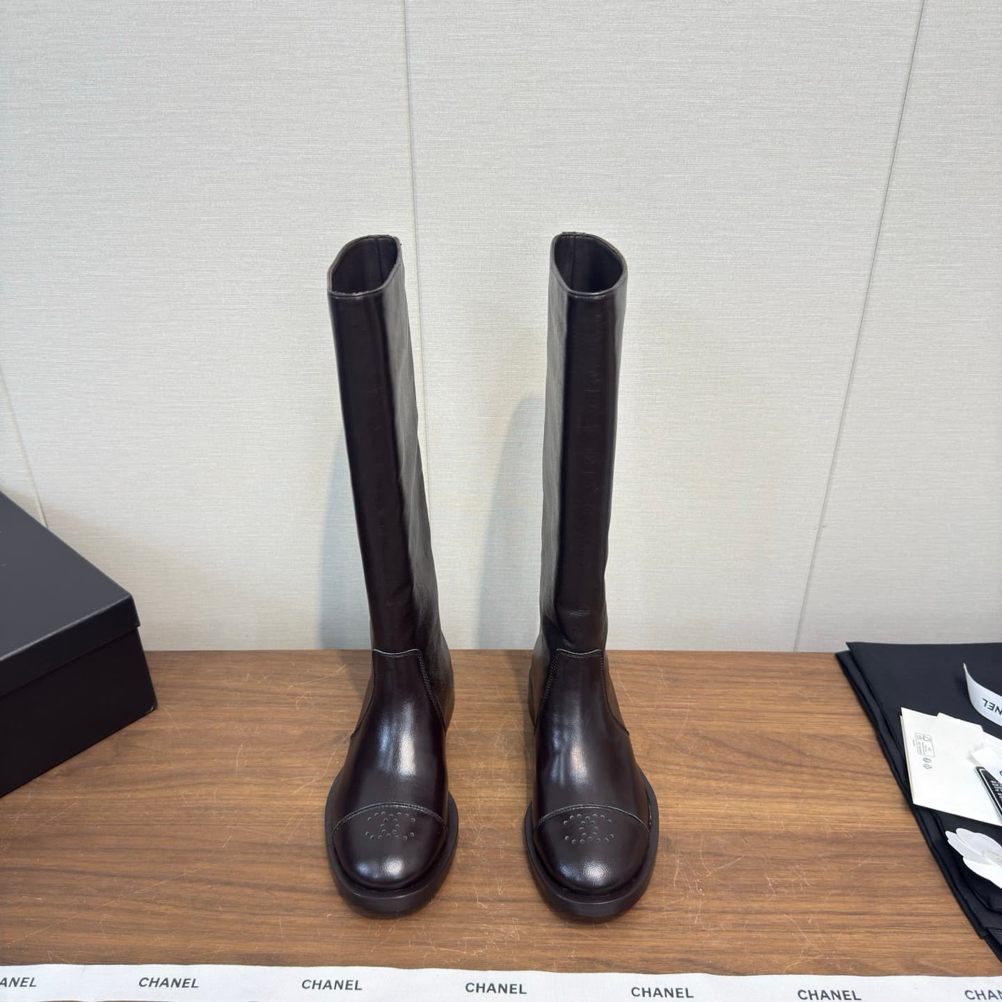 D8802 Chanel 26 b Early Autumn/Winter Boots, Vintage Style, Rider Boots — image 1