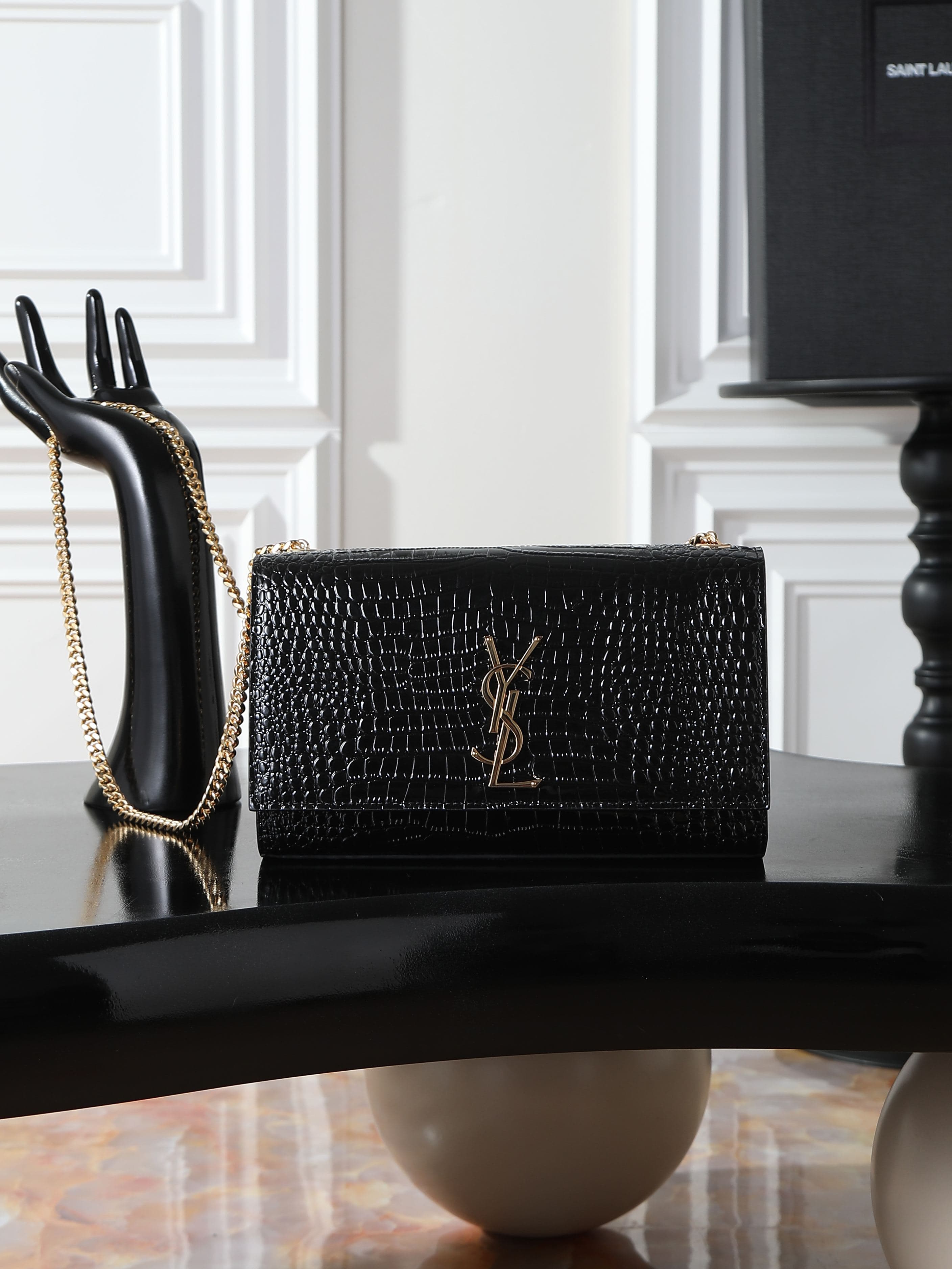 C8453 Black crocodile-patterned gold buttons · 24cm 【Eternal Classic】KATE is definitely Yang Shulin’s eternal classic model – never out of style – a must-have item! A necessity for everyone! Whether it’s ten years ago or ten years from now, KATE remains h — image 1