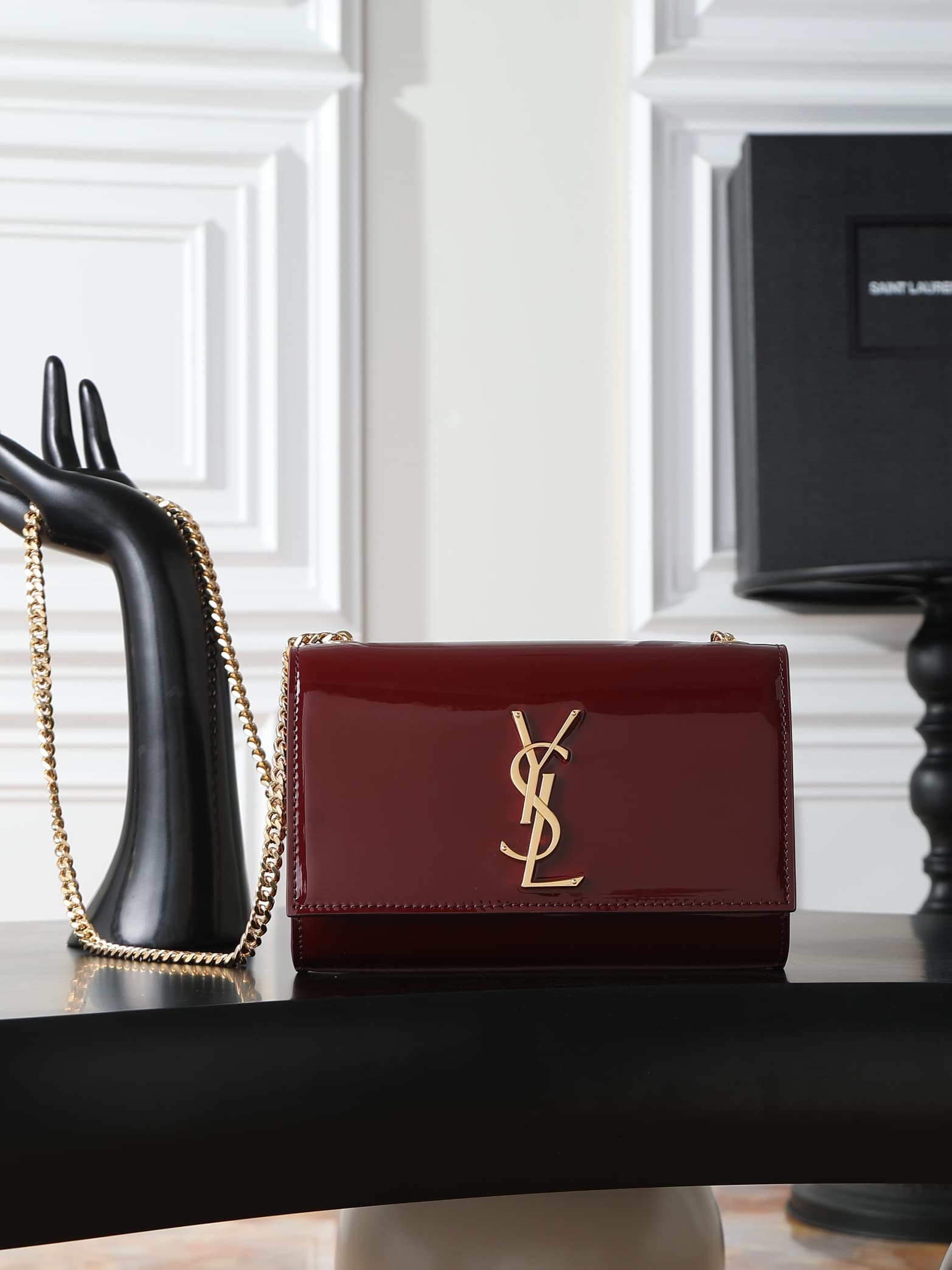 C8408 Jazhong lacquered leather with golden buckles · 20cm