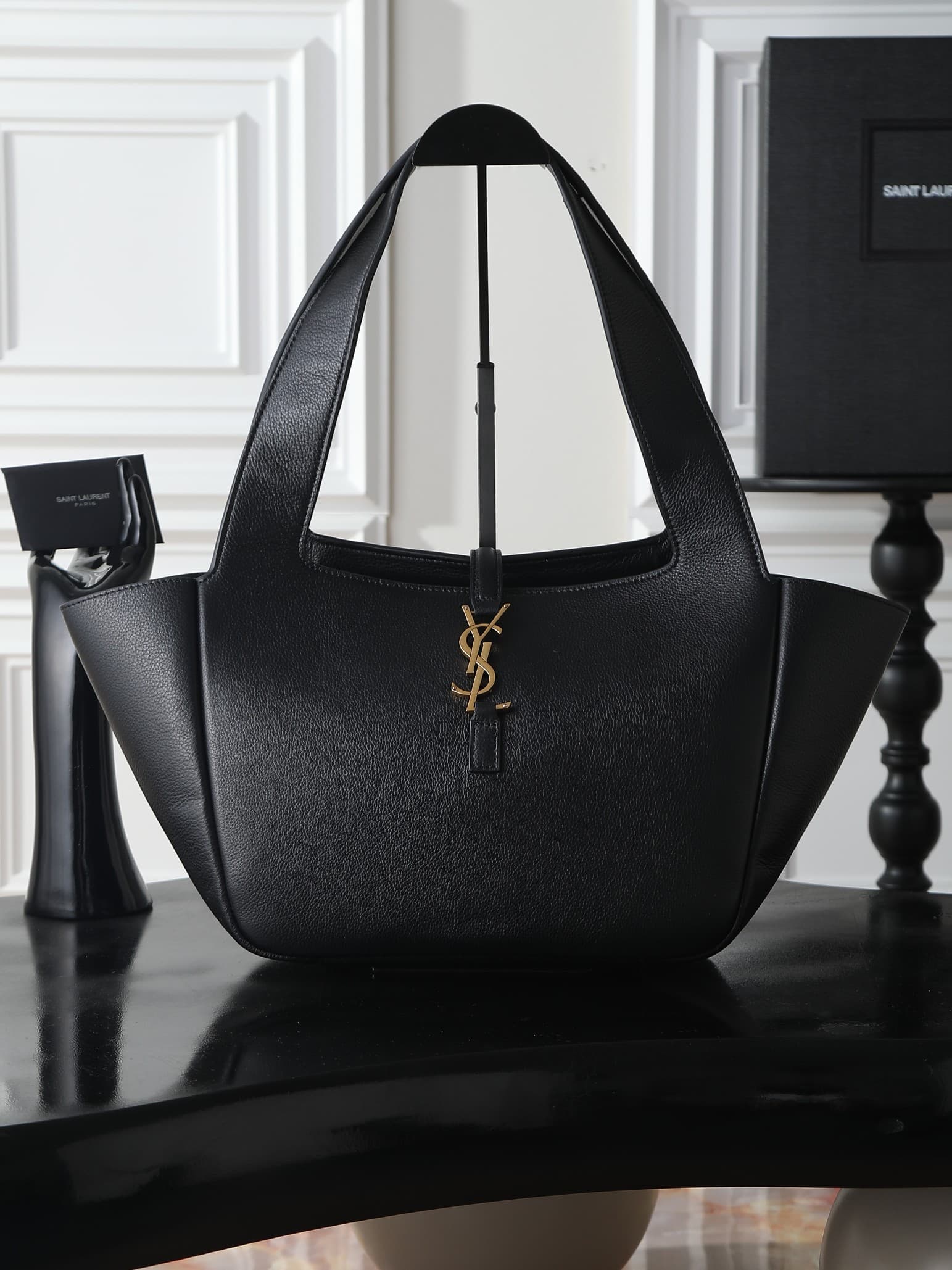 C8504 Medium size, black with gold buttons· — image 1