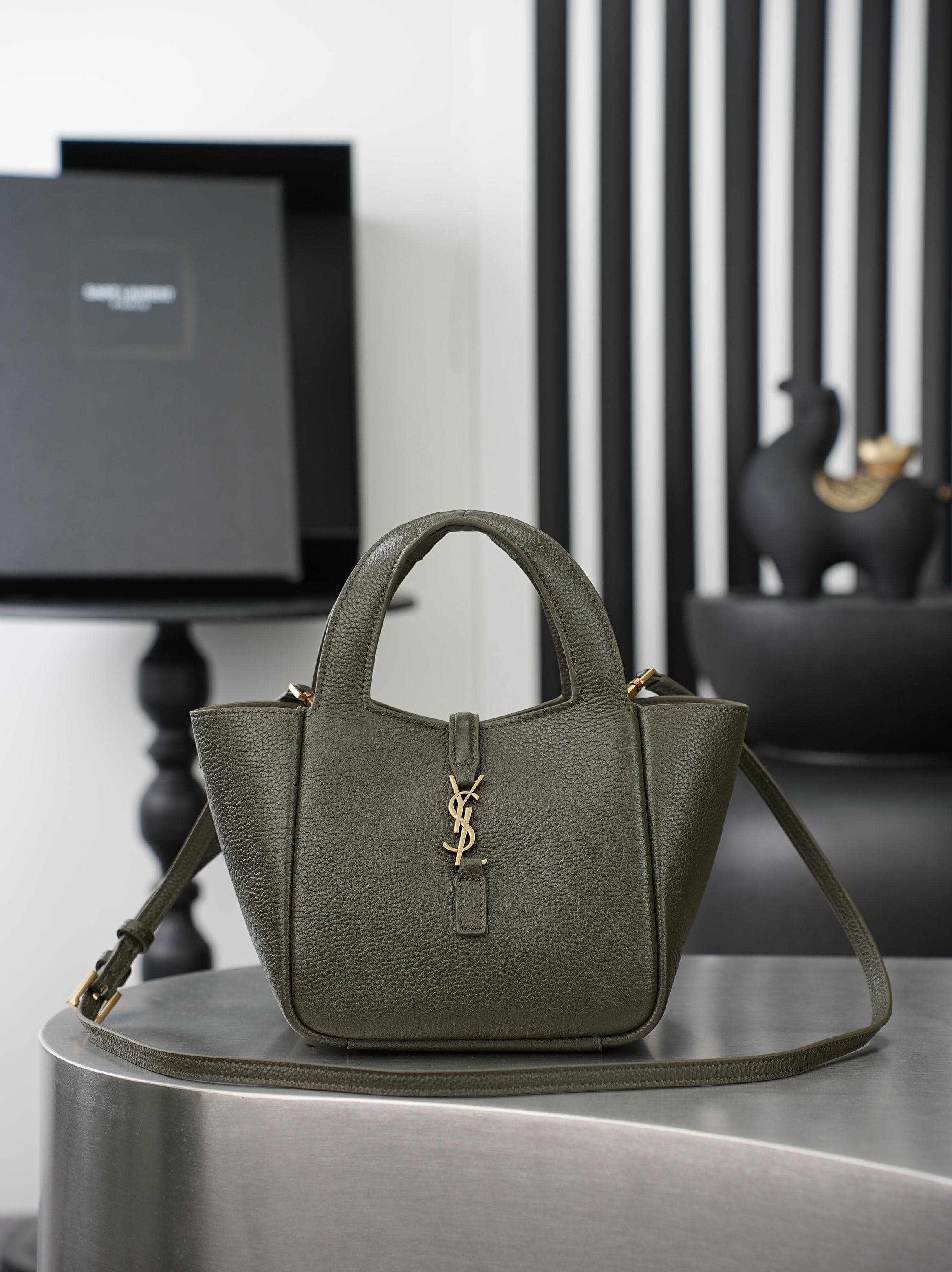 C8486 Small green gold buttons· — image 1