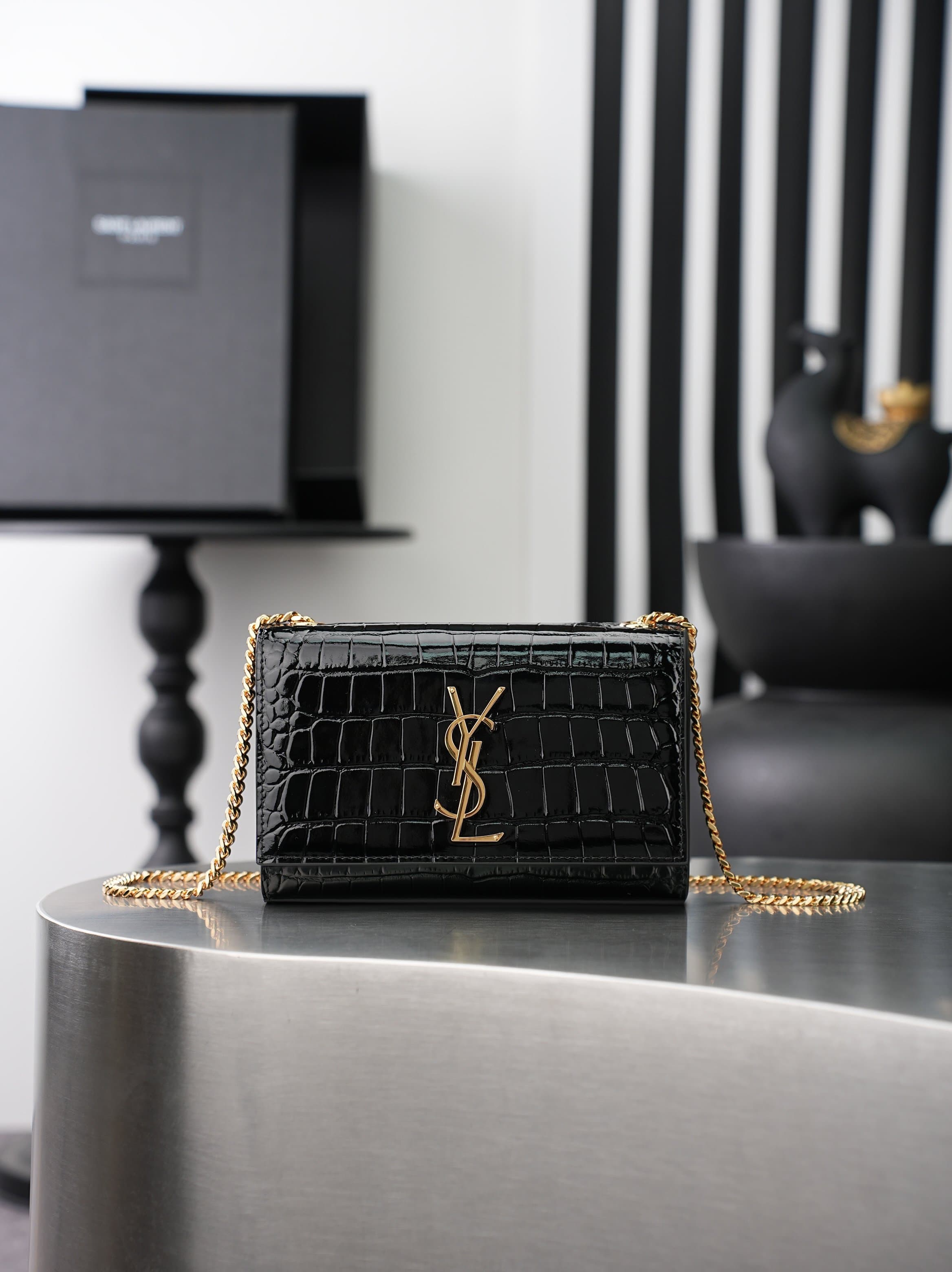 C8469 New Crocodile Pattern Black Gold Buckle · 20cm — image 1
